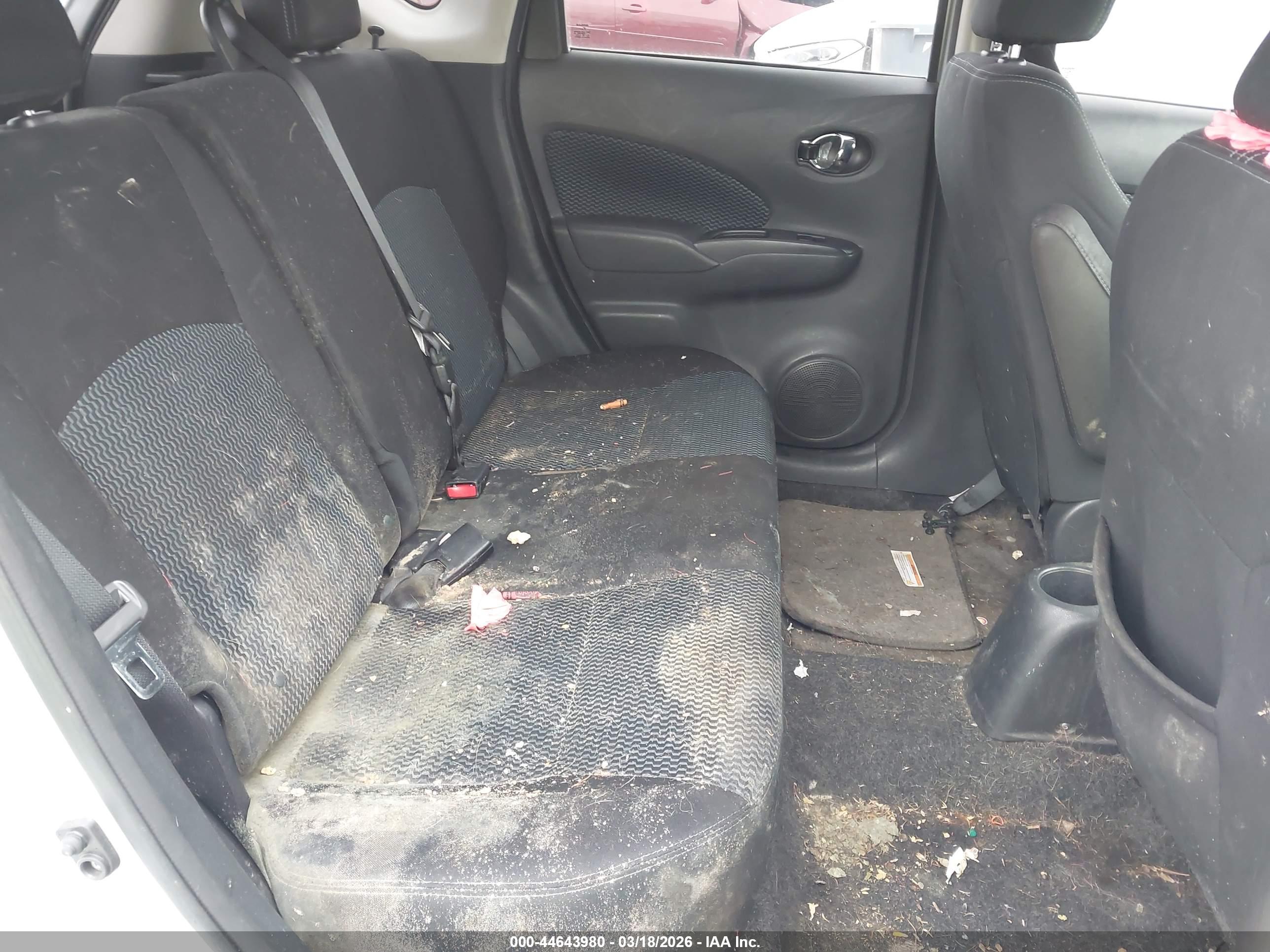 NISSAN VERSA image 8