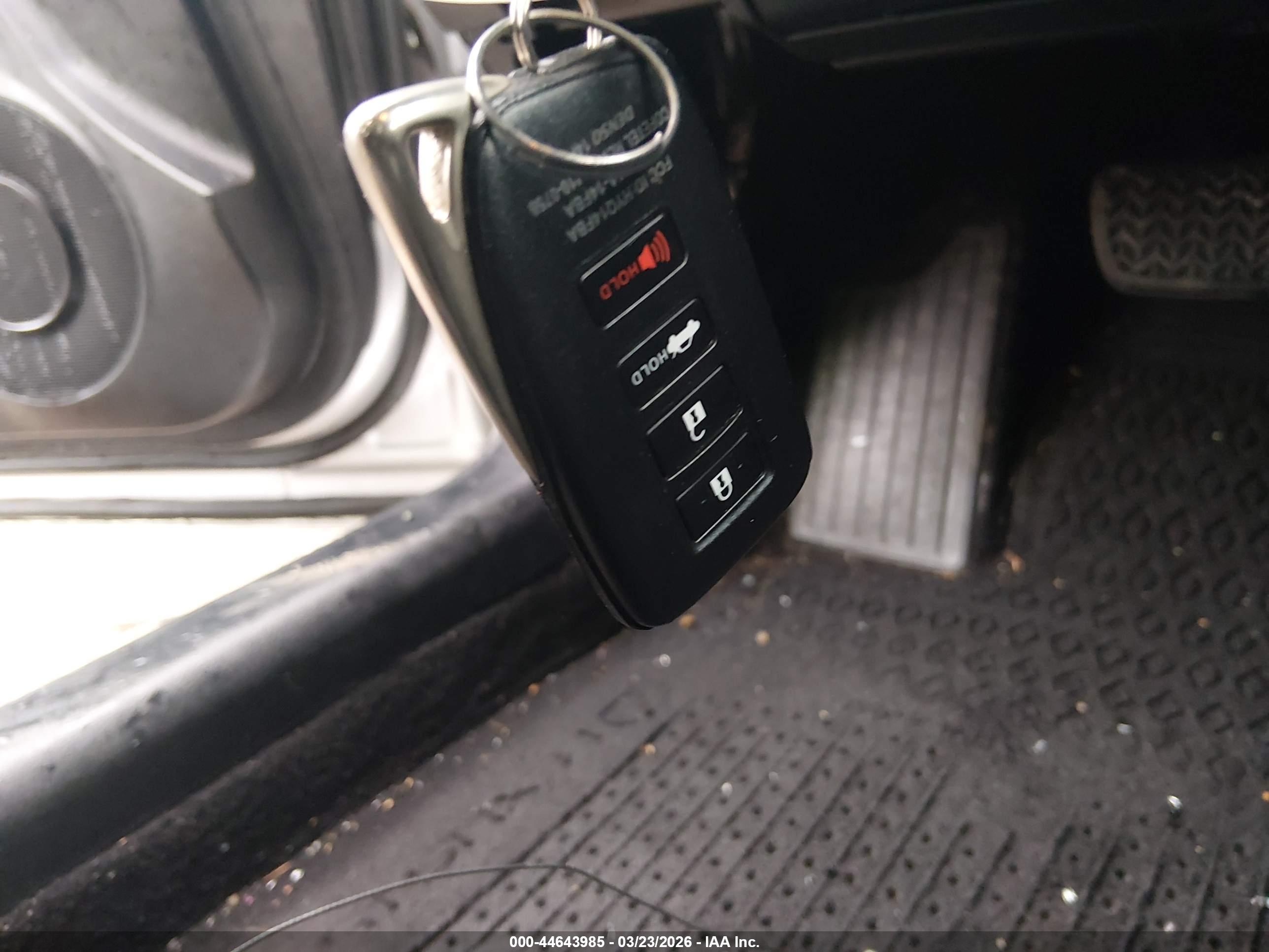 LEXUS IS image 11