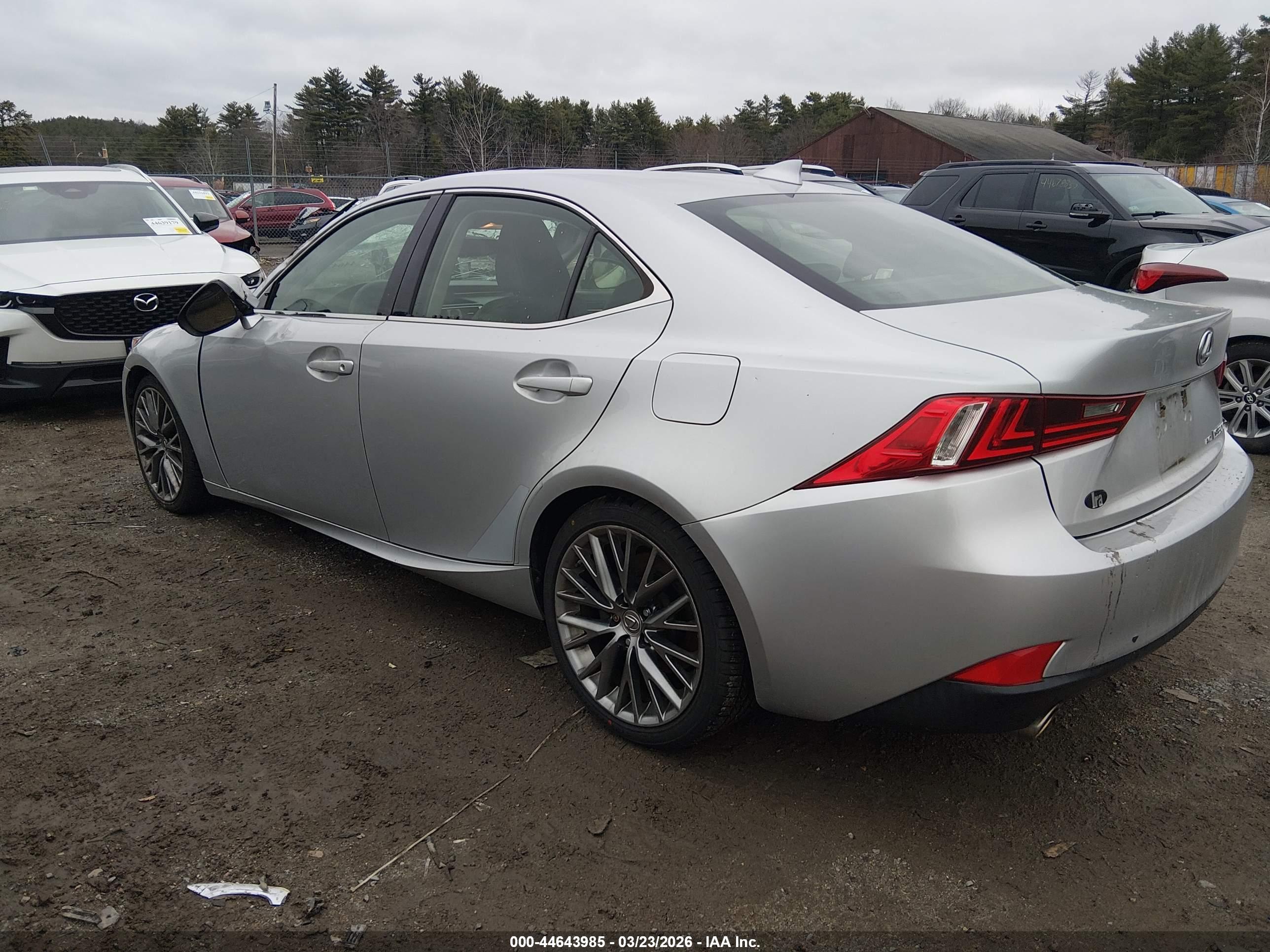 LEXUS IS image 3