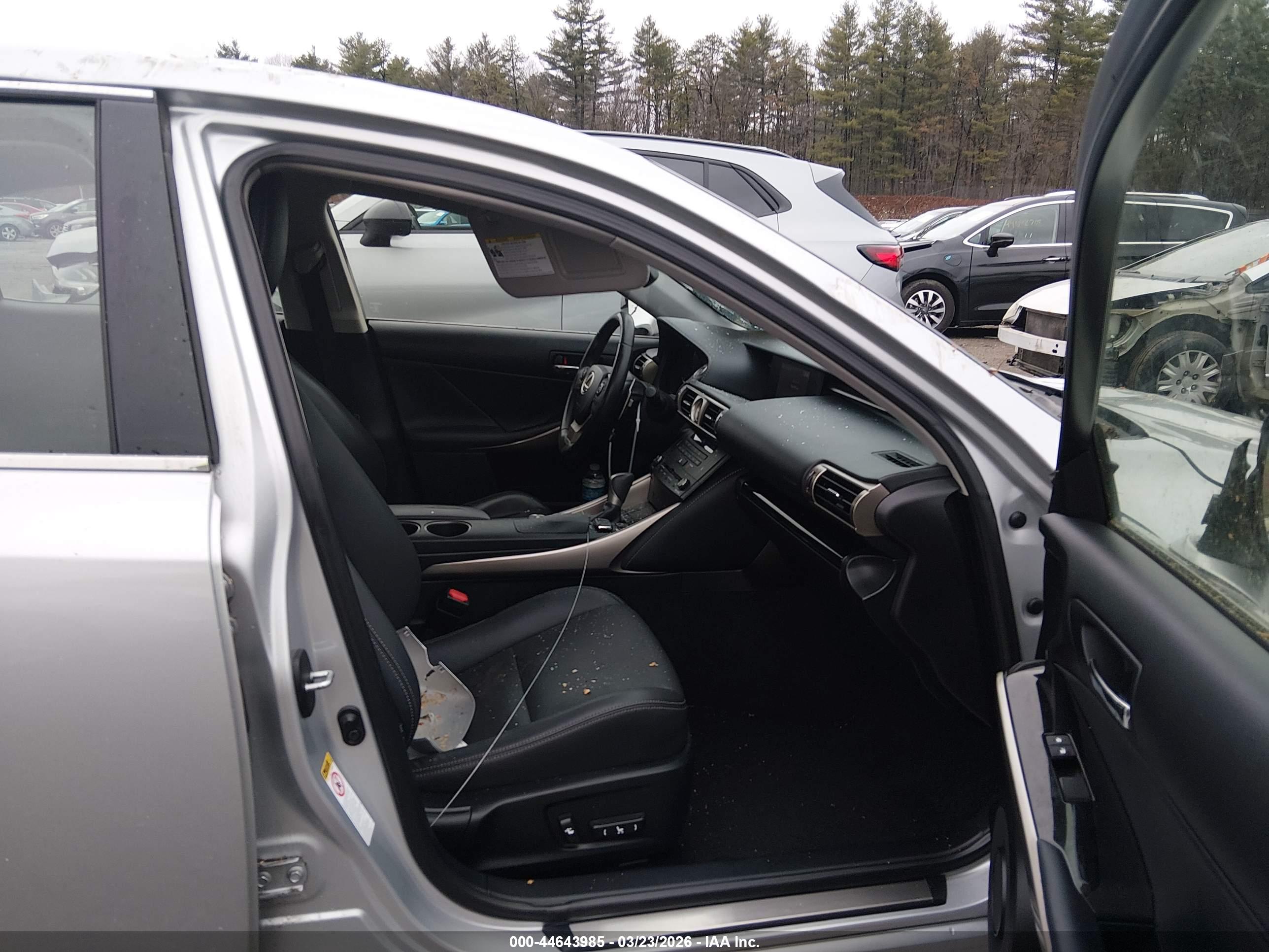 LEXUS IS image 5
