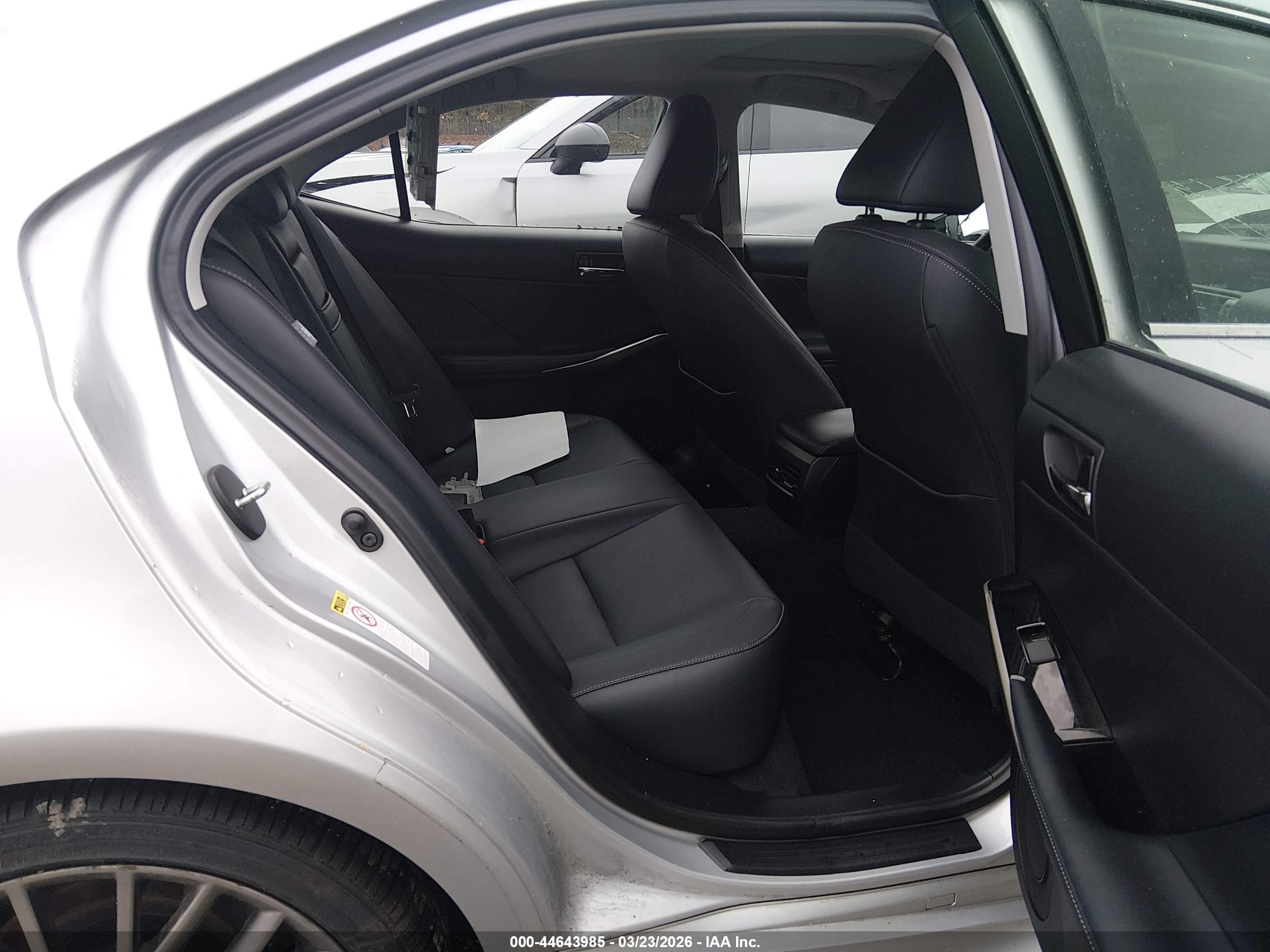 LEXUS IS image 8
