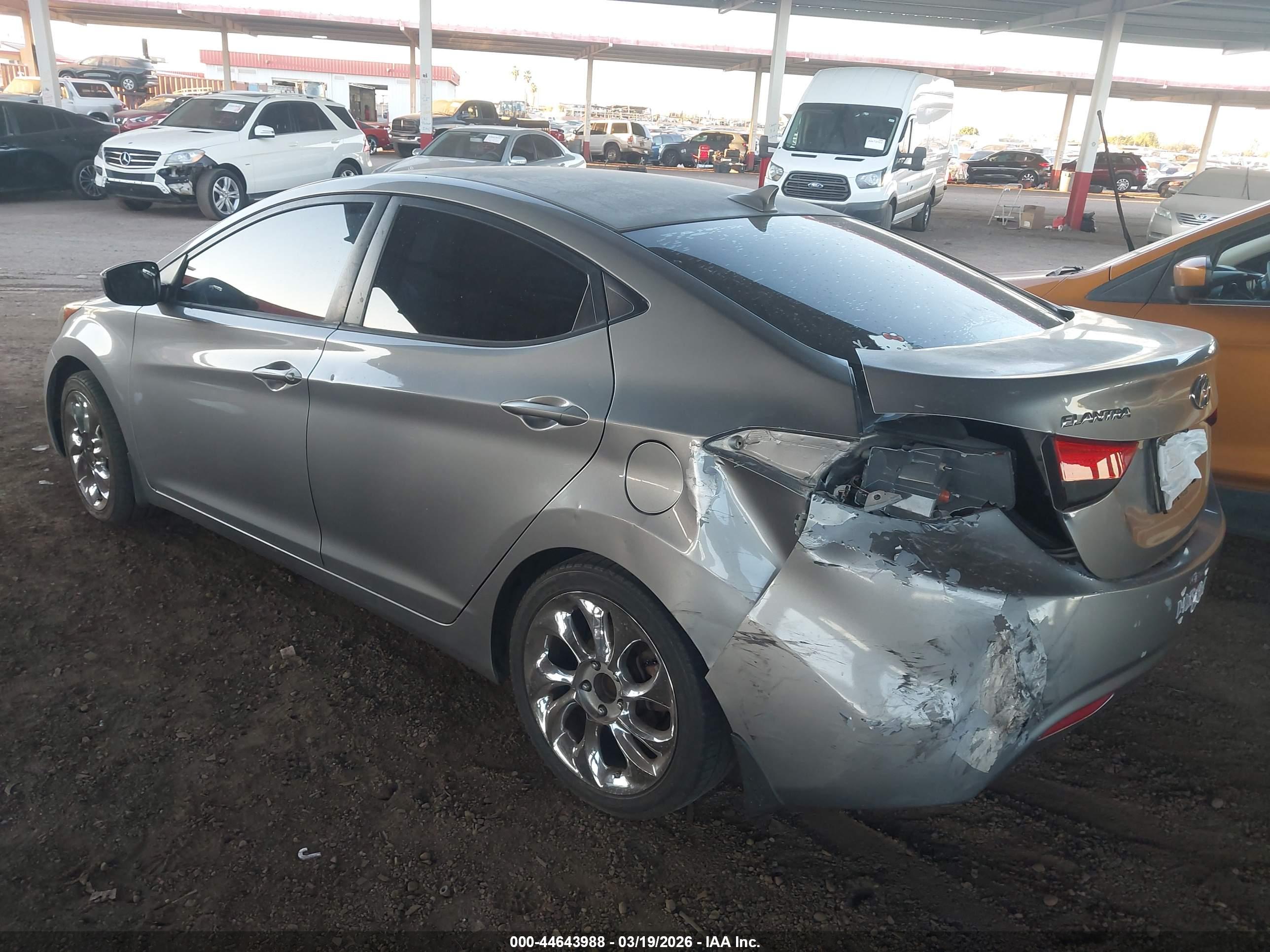 HYUNDAI ELANTRA image 3