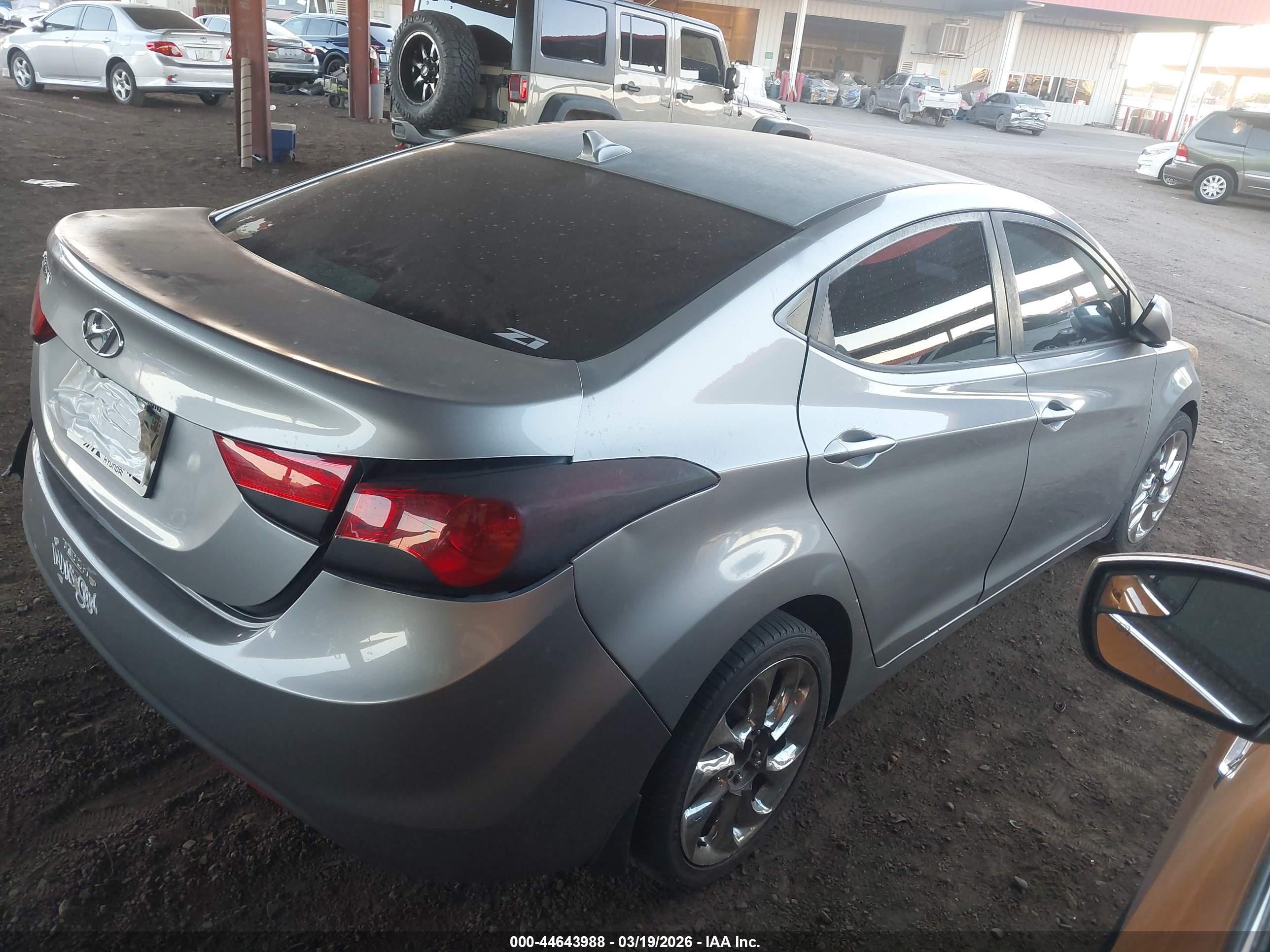 HYUNDAI ELANTRA image 4