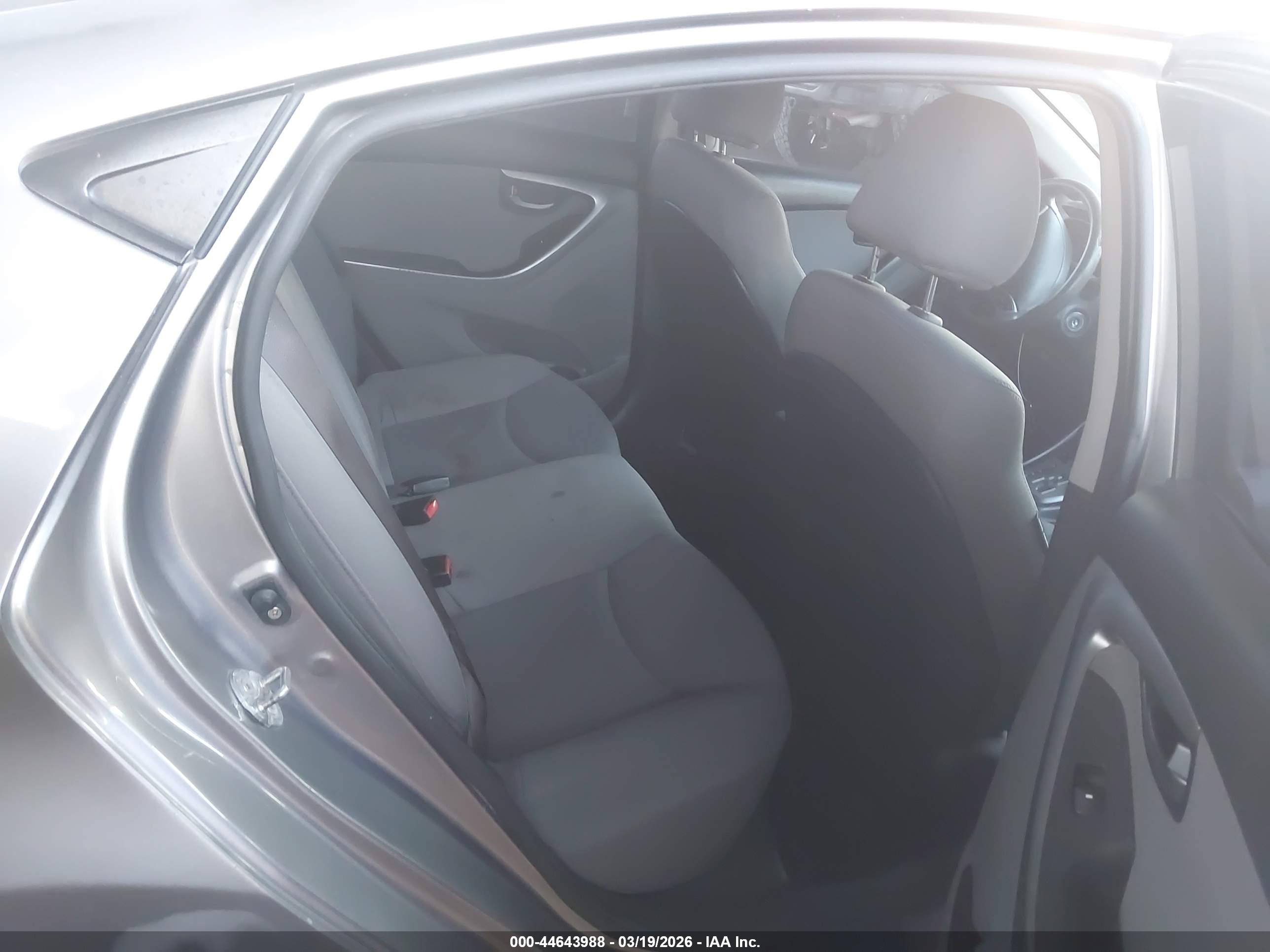 HYUNDAI ELANTRA image 8