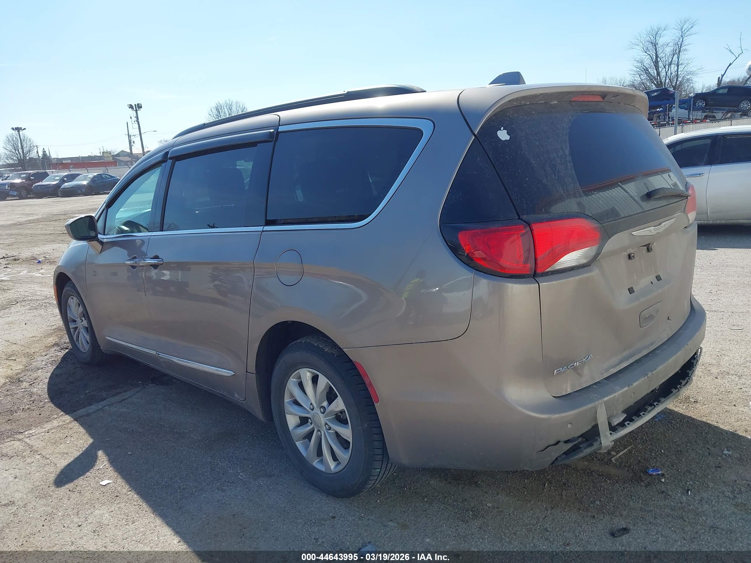 CHRYSLER PACIFICA image 3