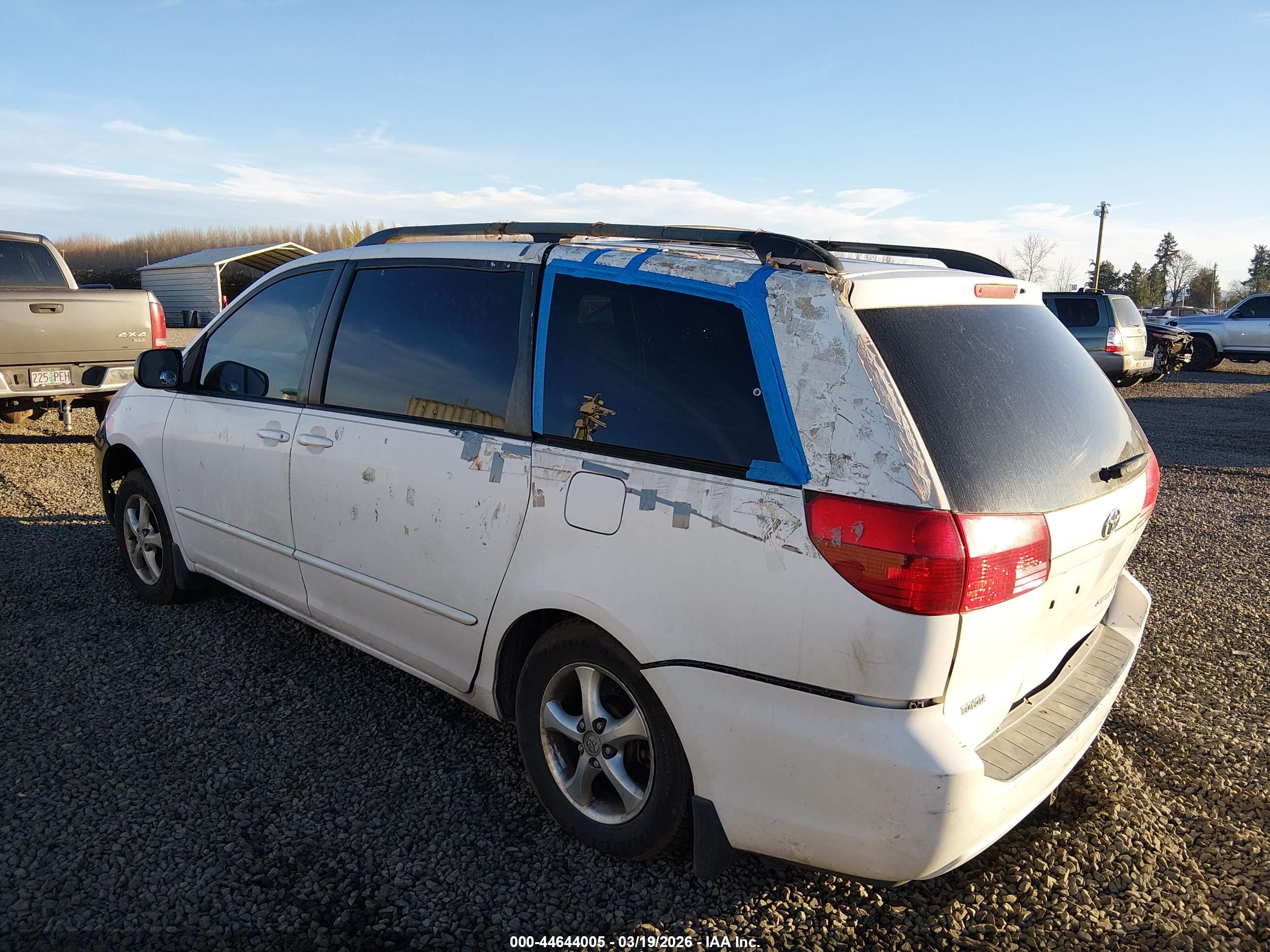 TOYOTA SIENNA image 3