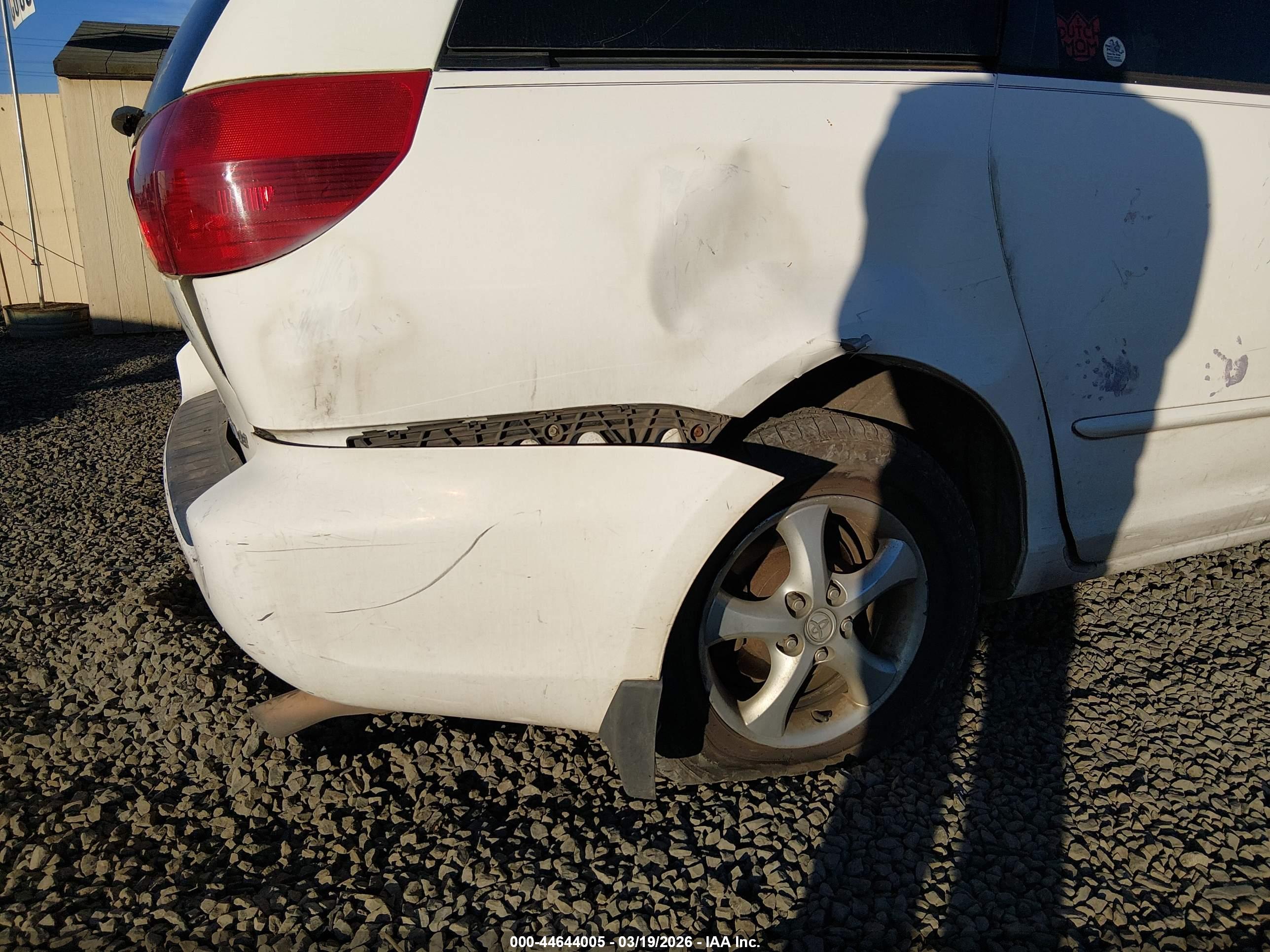 TOYOTA SIENNA image 6