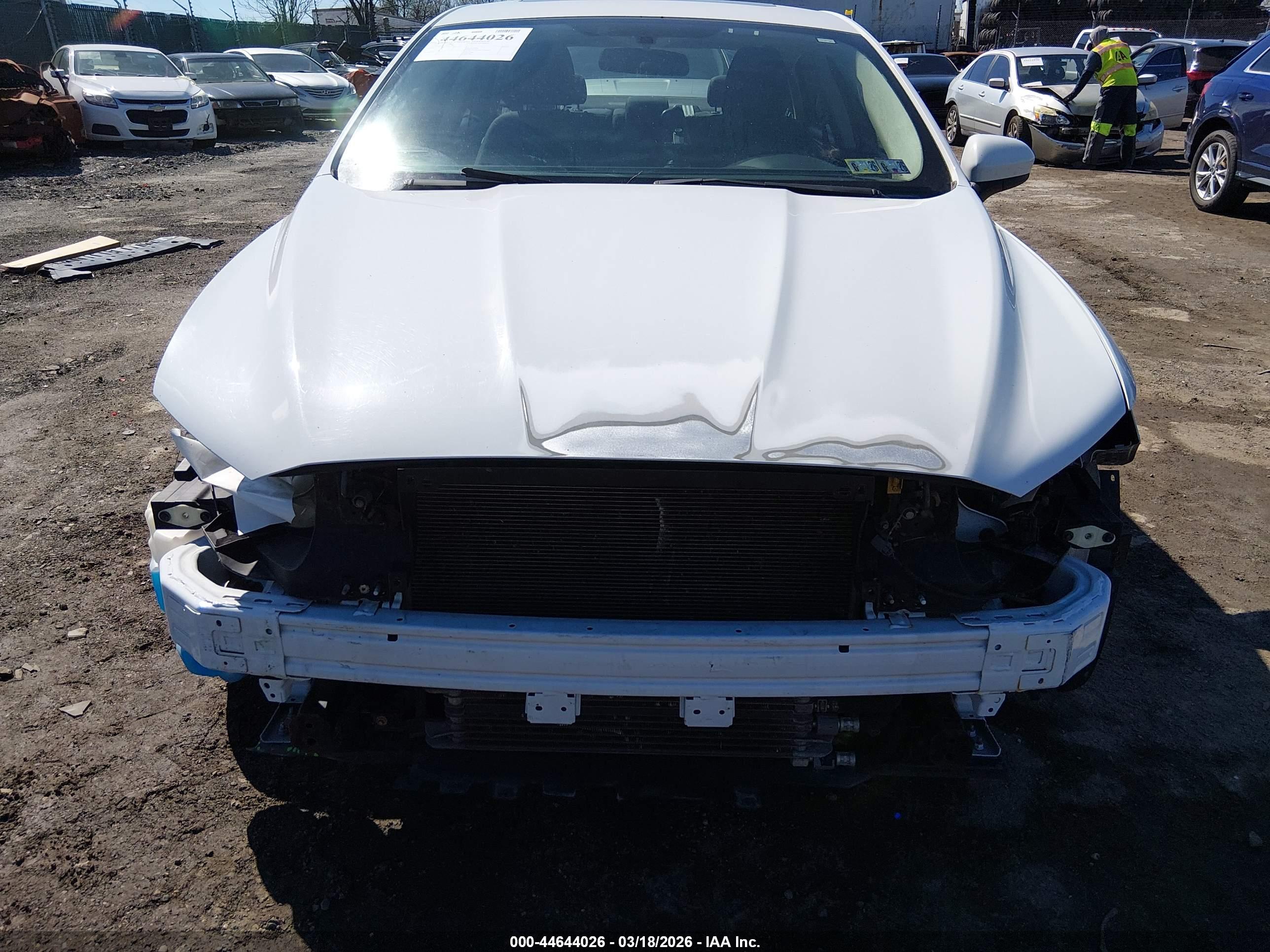FORD FUSION image 6