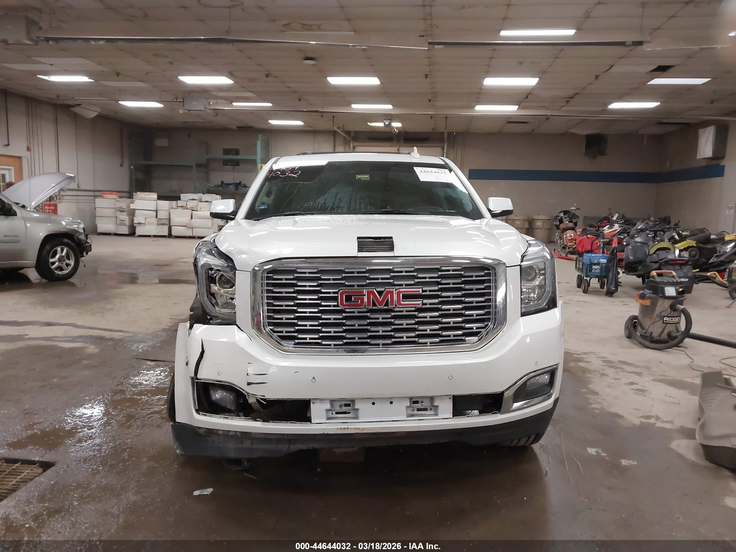 GMC YUKON image 6