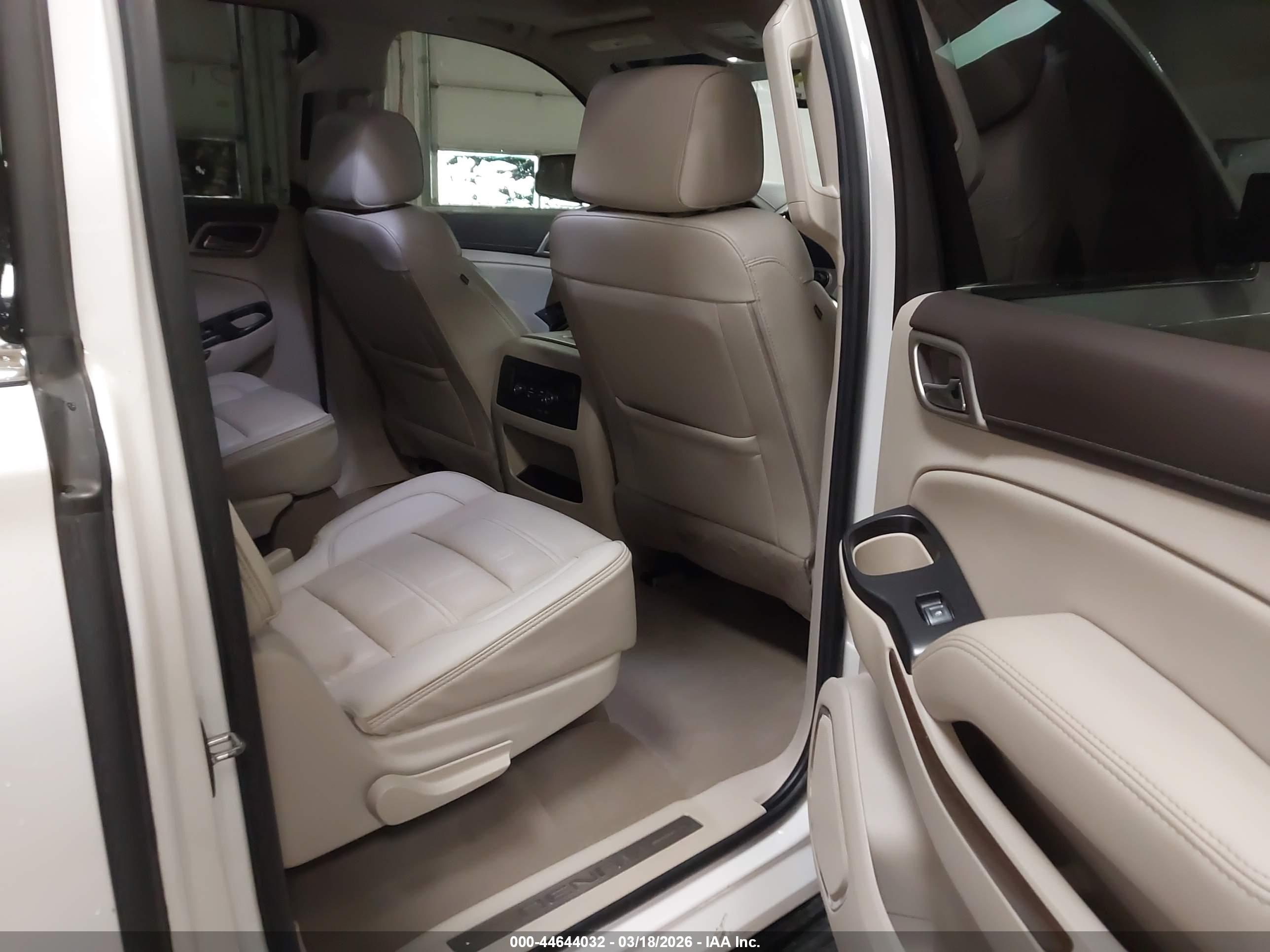 GMC YUKON image 8