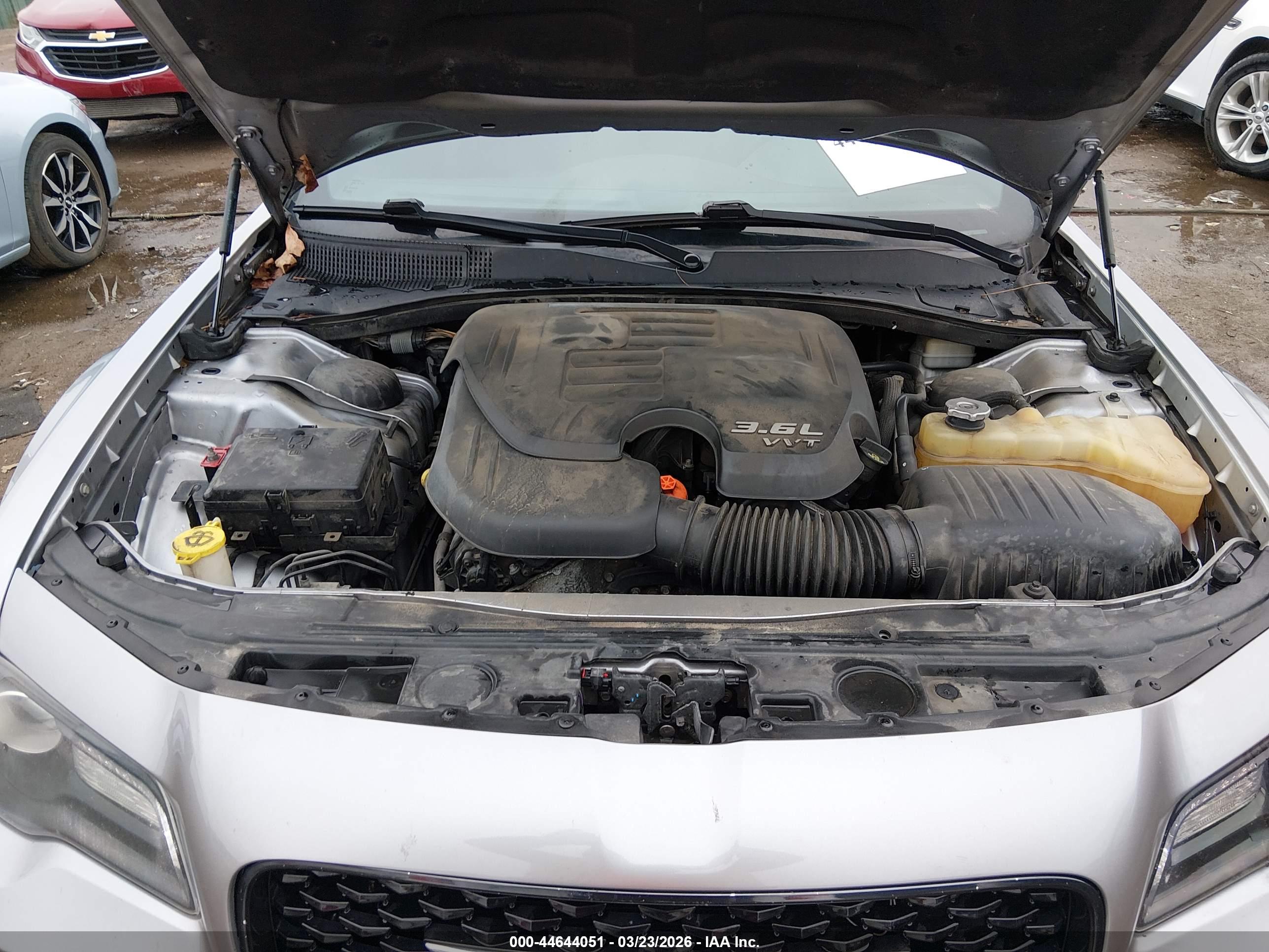 CHRYSLER 300 image 10