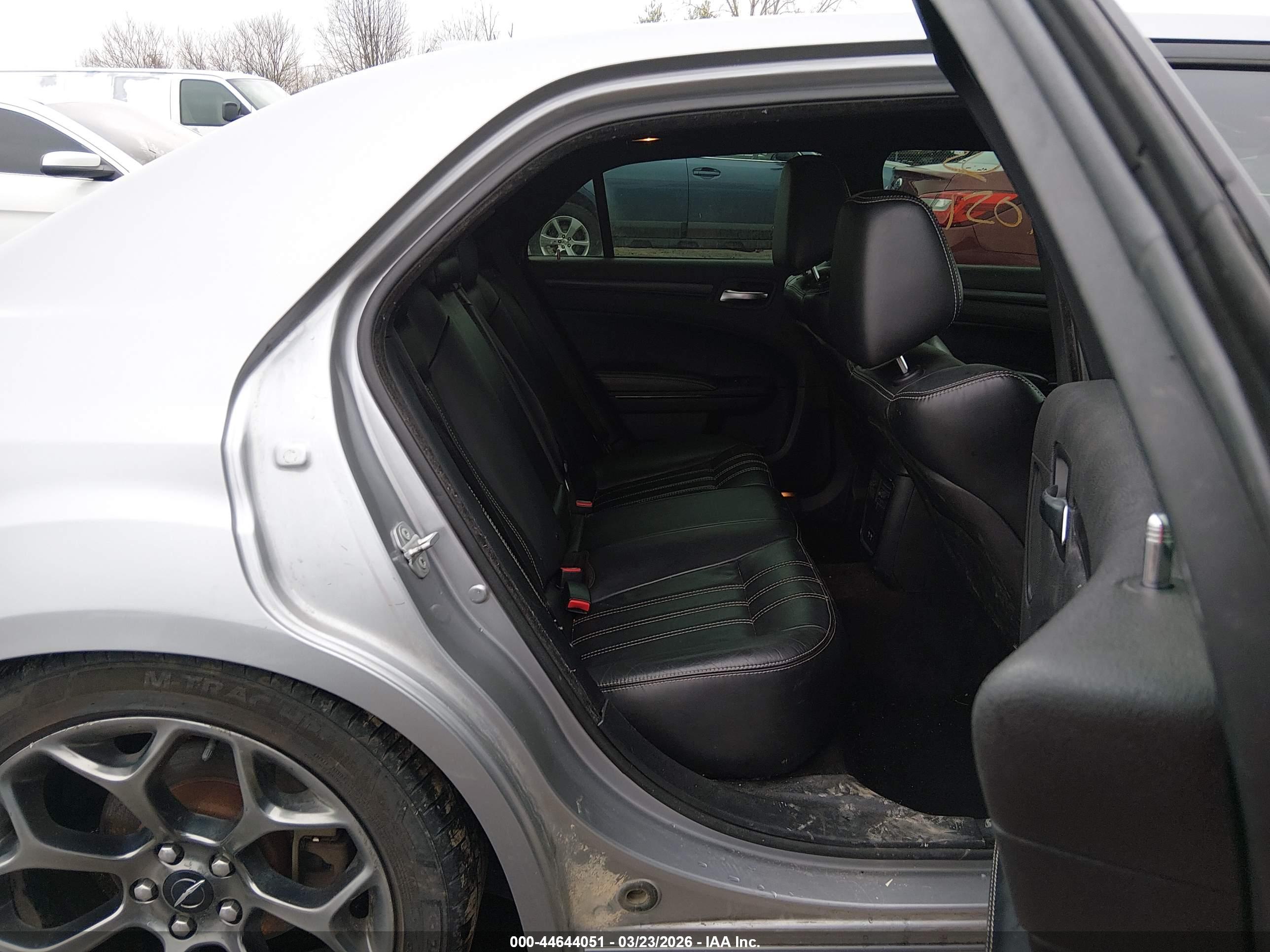 CHRYSLER 300 image 8
