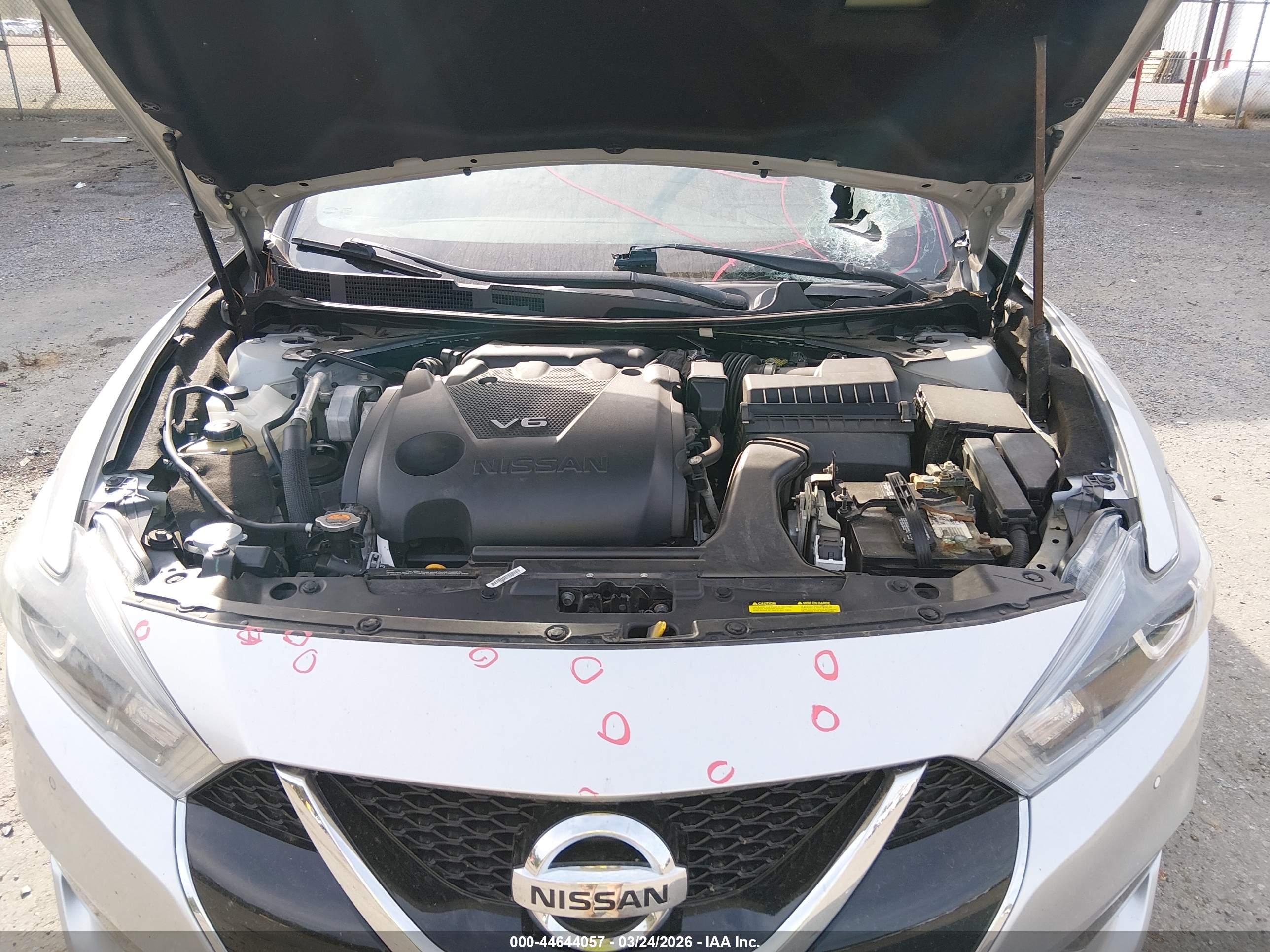 NISSAN MAXIMA image 10