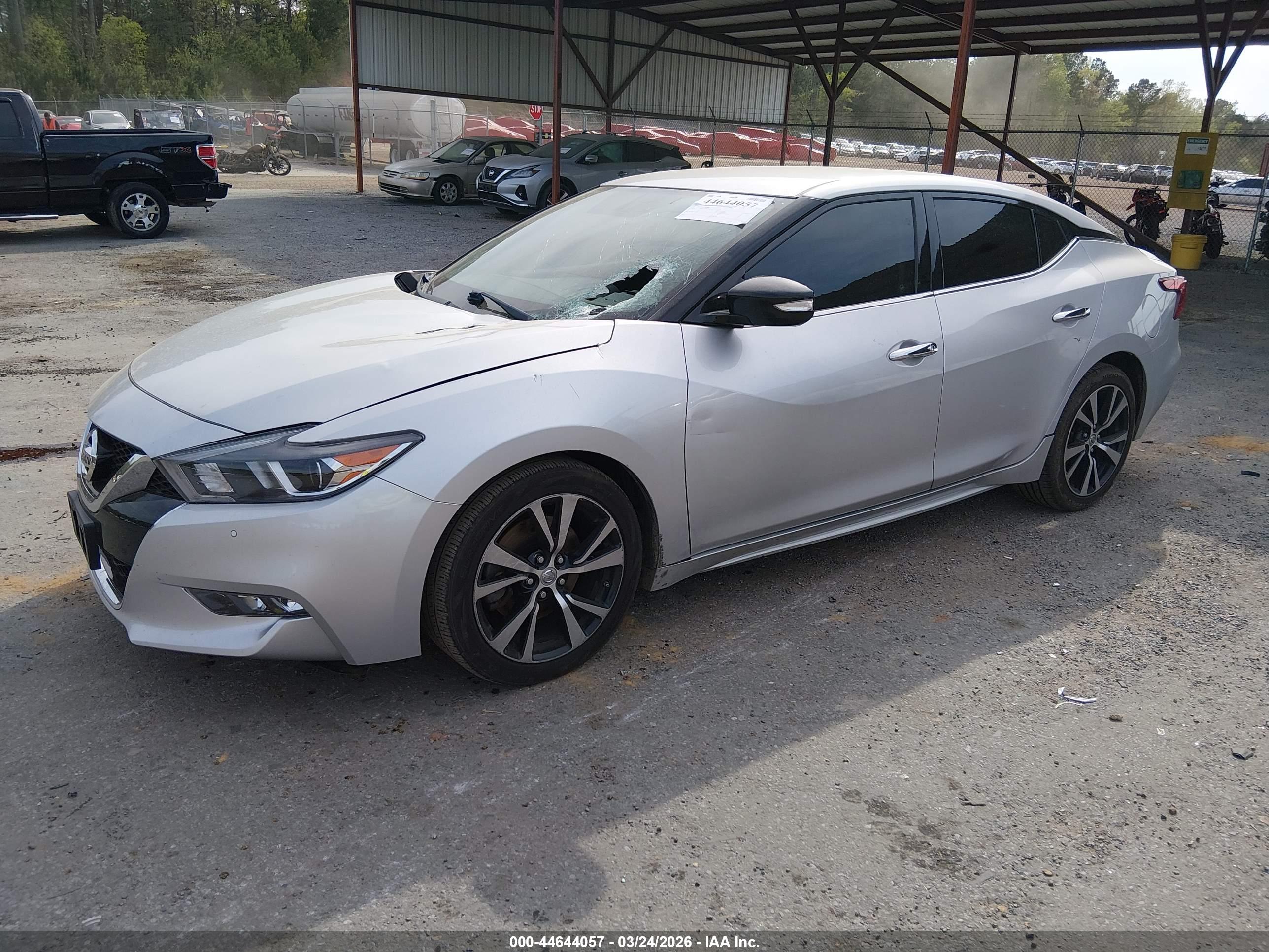NISSAN MAXIMA image 2