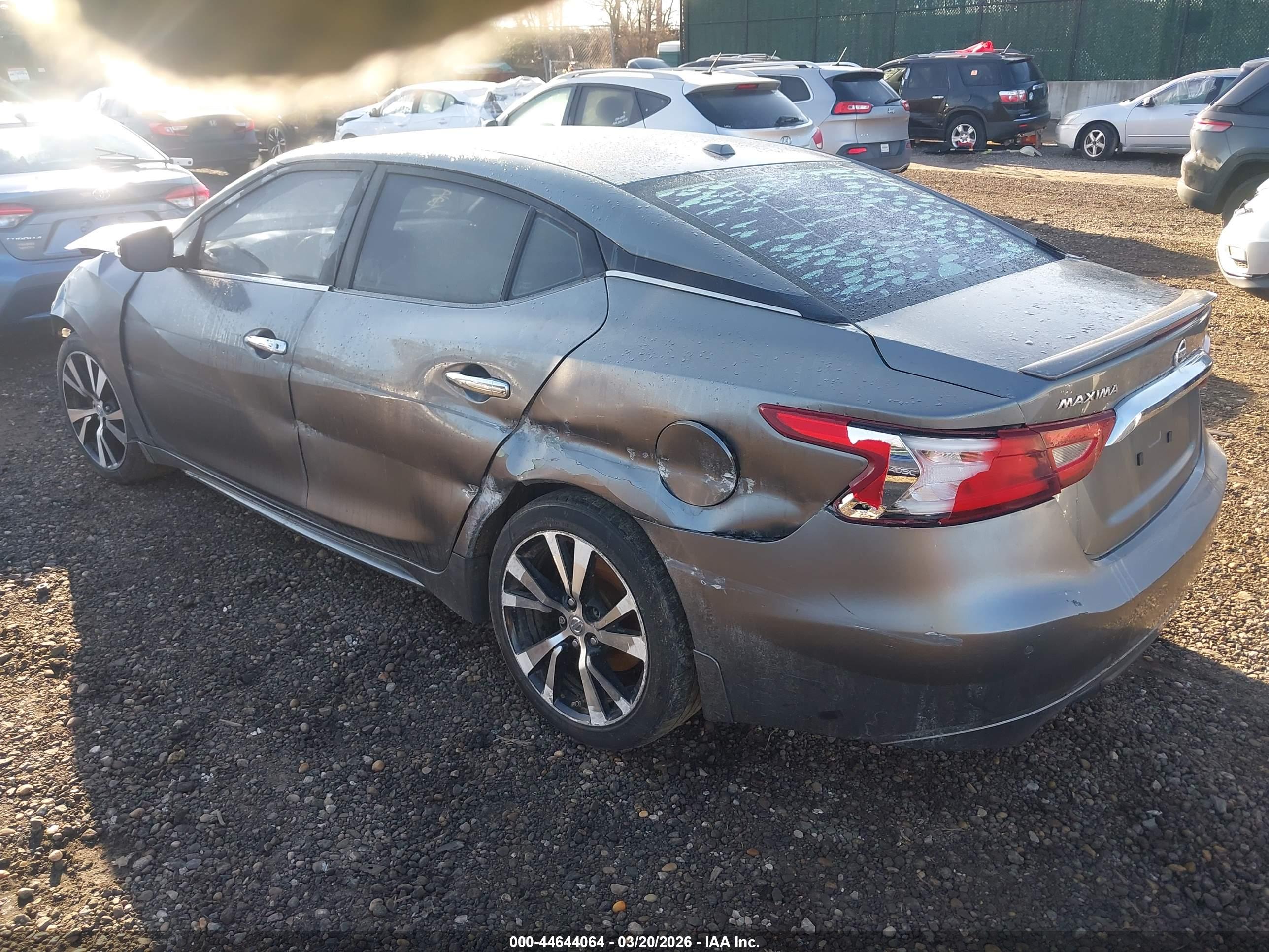 NISSAN MAXIMA image 3