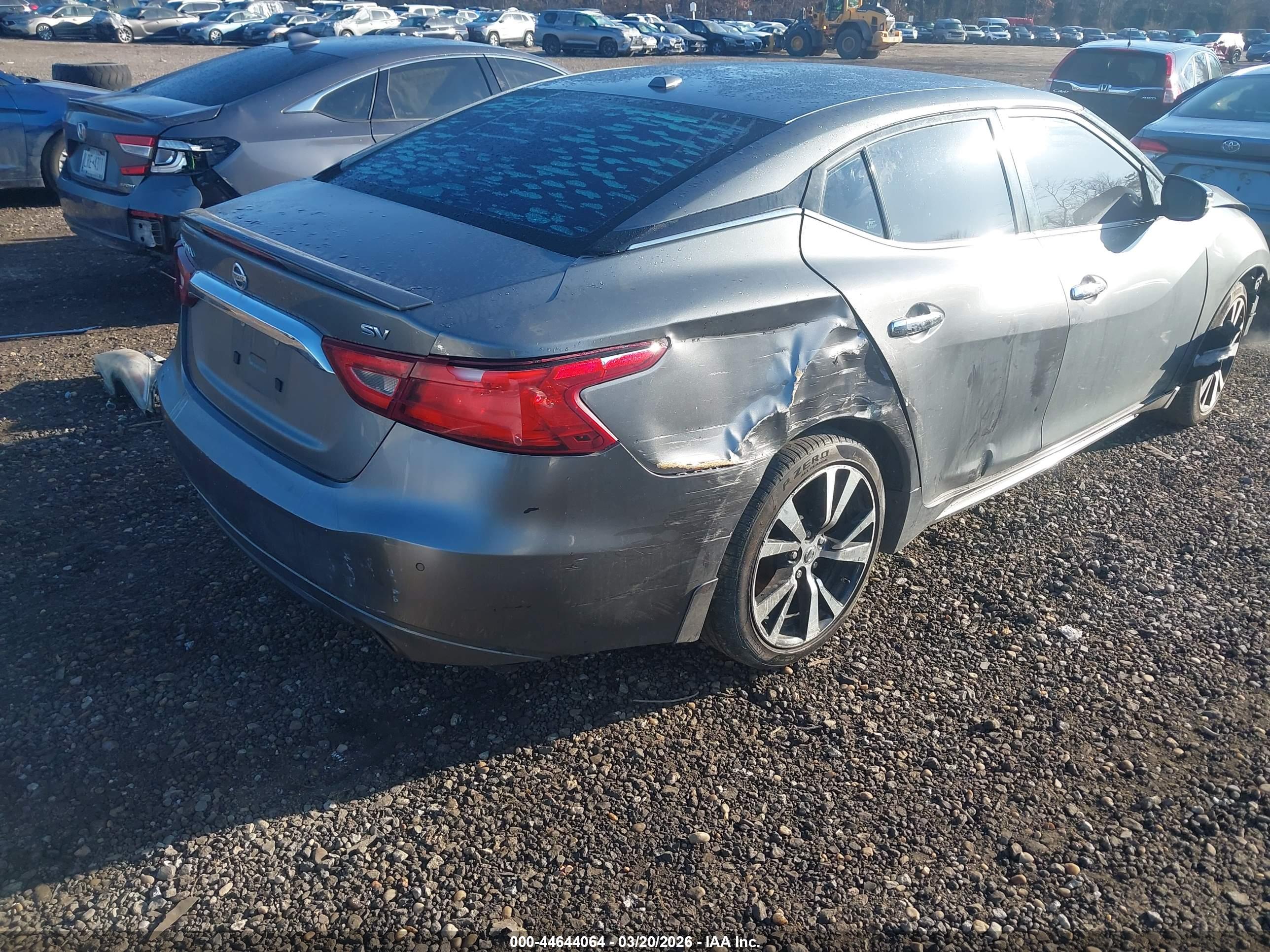 NISSAN MAXIMA image 4