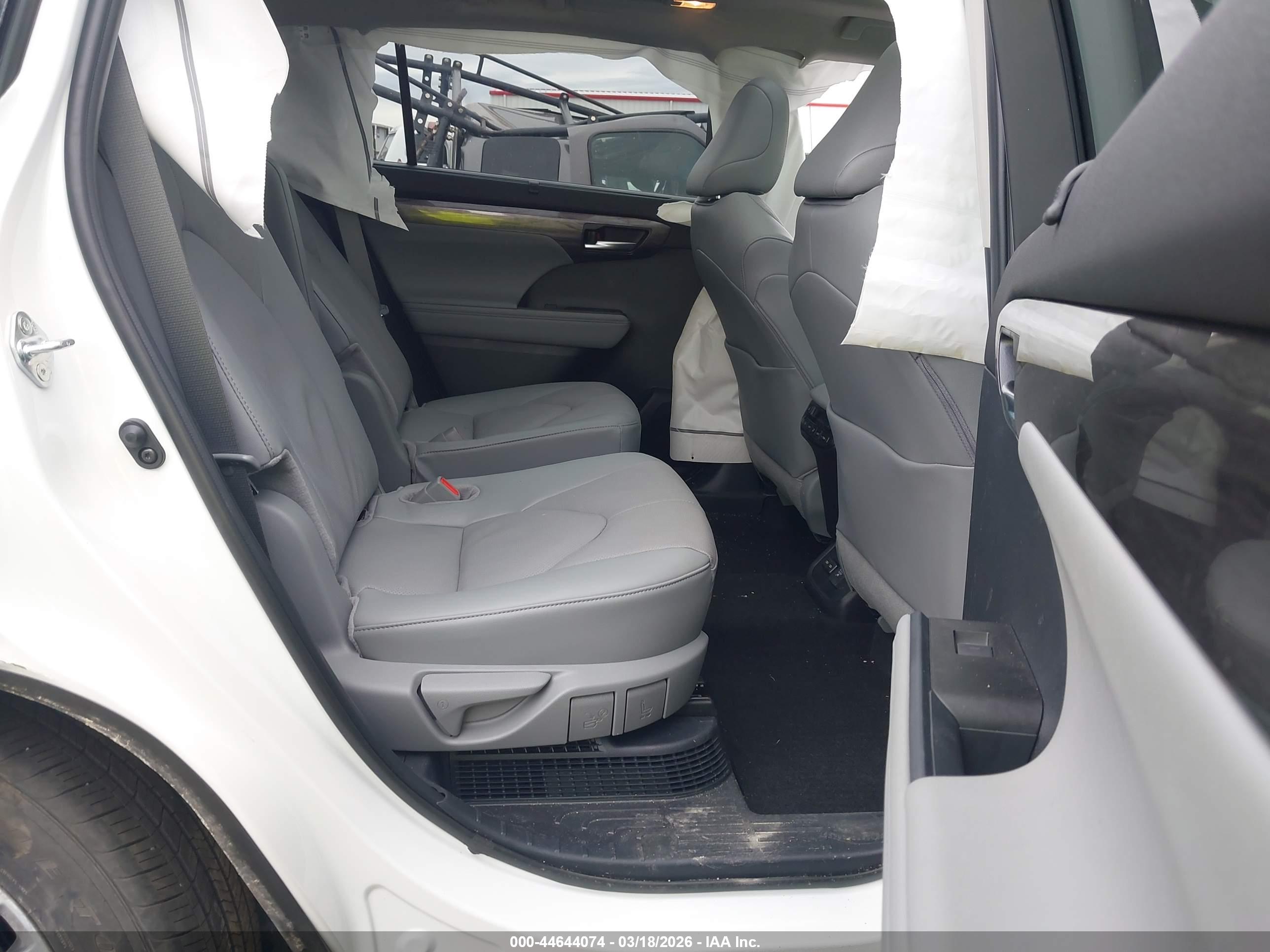 TOYOTA HIGHLANDER image 8