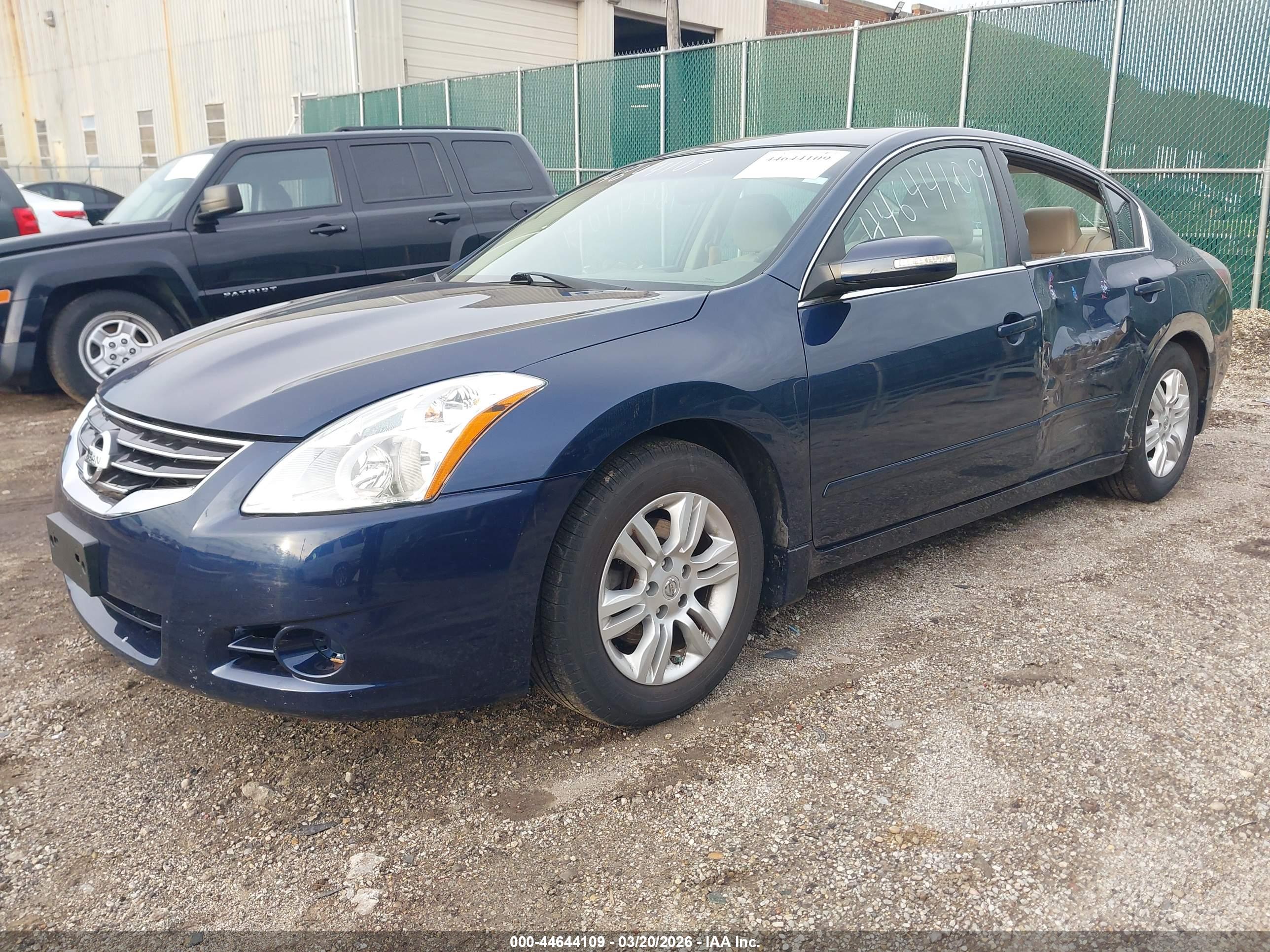 NISSAN ALTIMA image 2