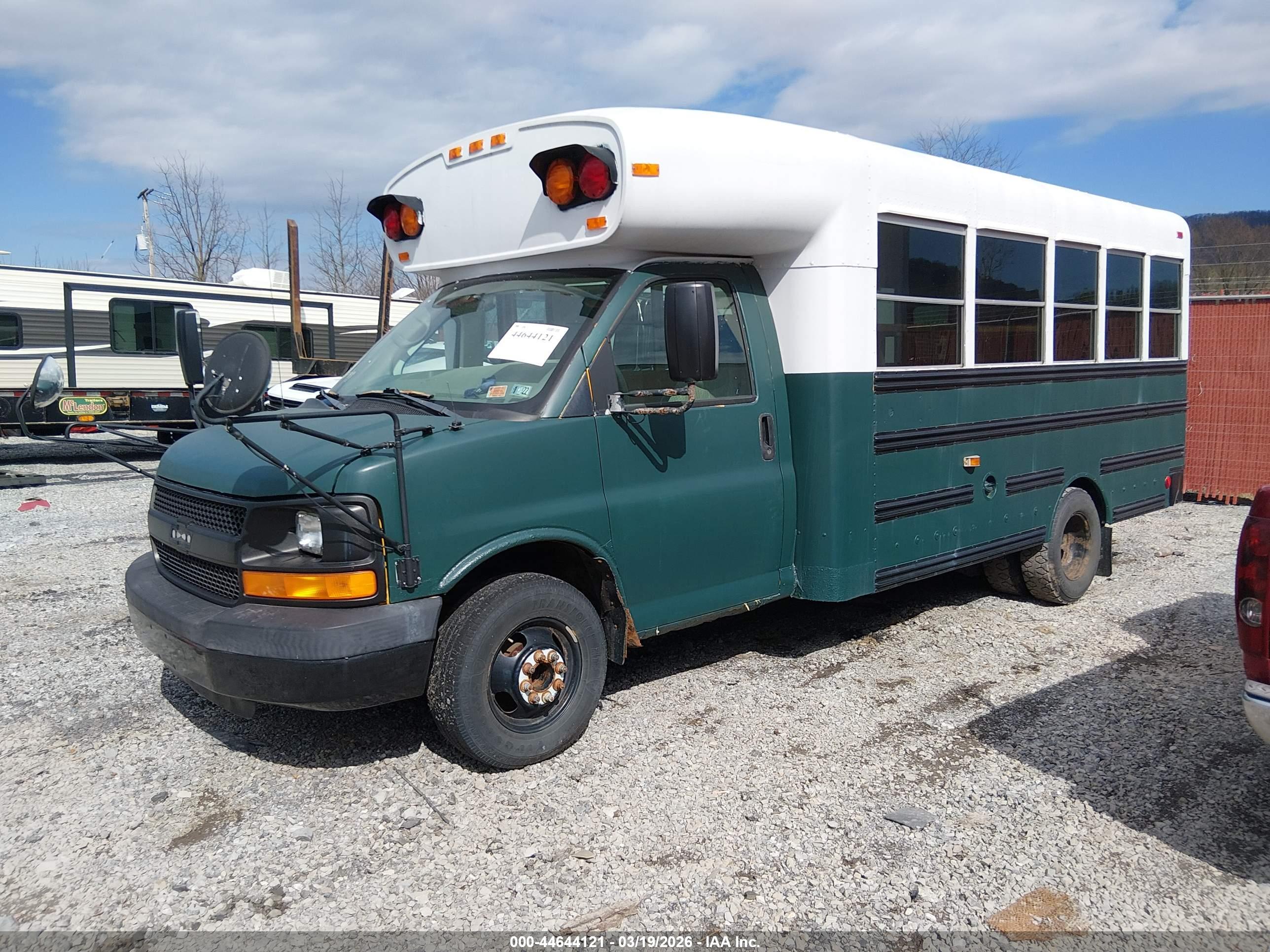 CHEVROLET EXPRESS image 2