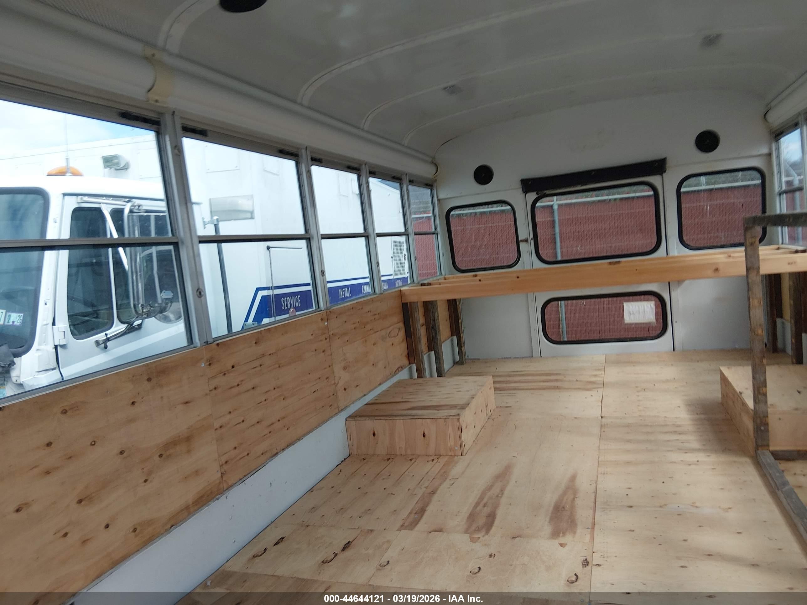 CHEVROLET EXPRESS image 7