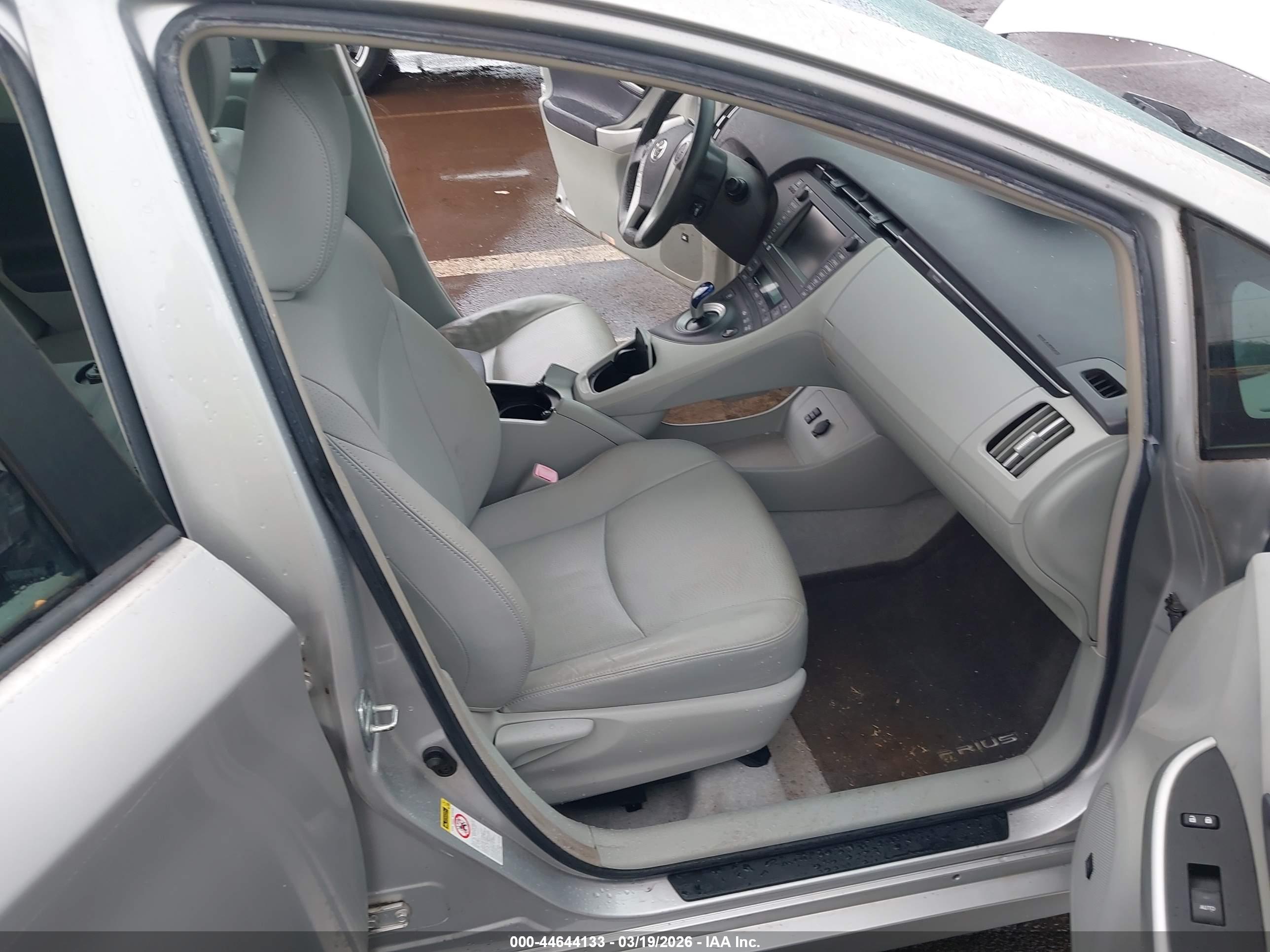 TOYOTA PRIUS image 5