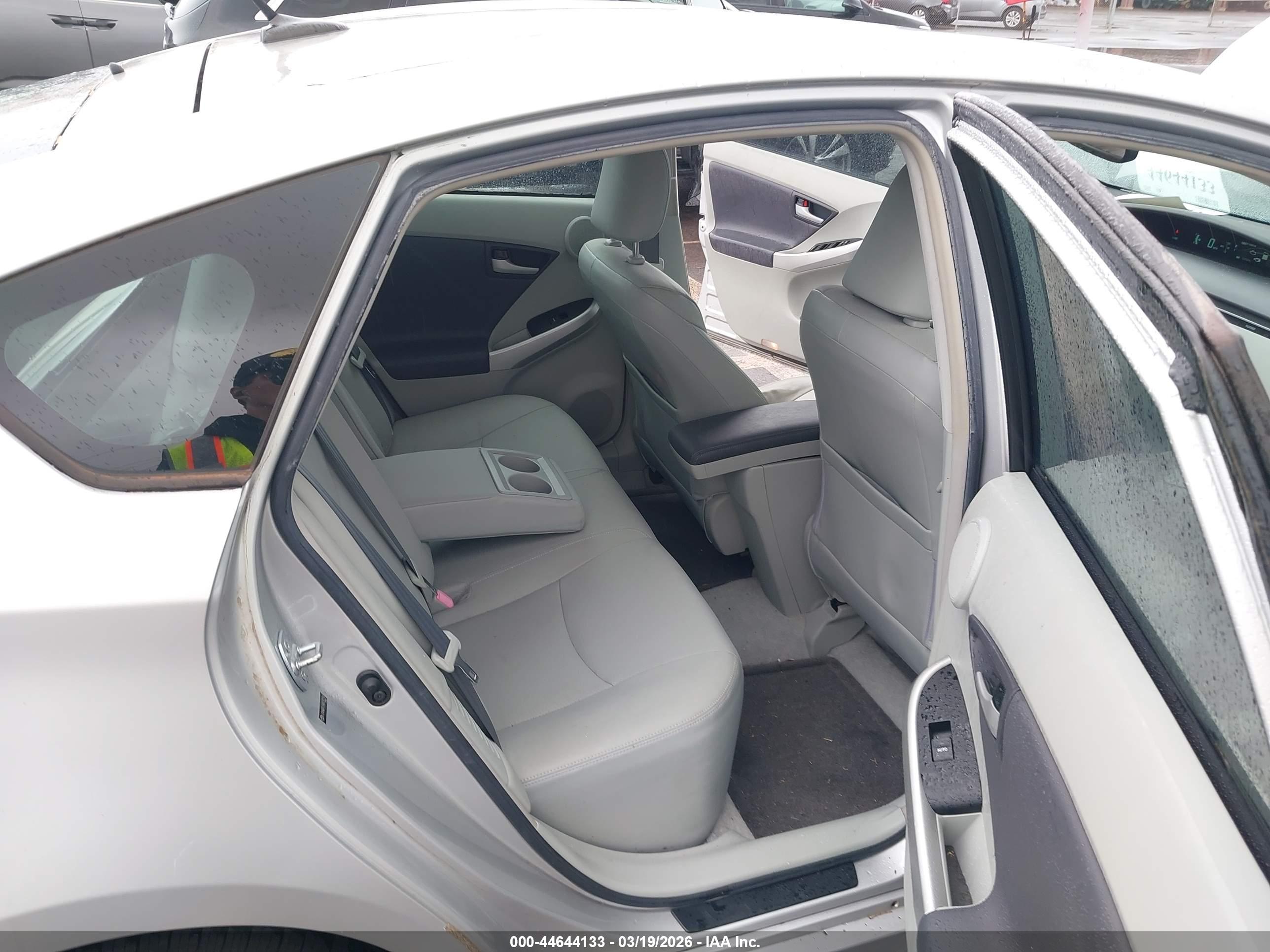 TOYOTA PRIUS image 8