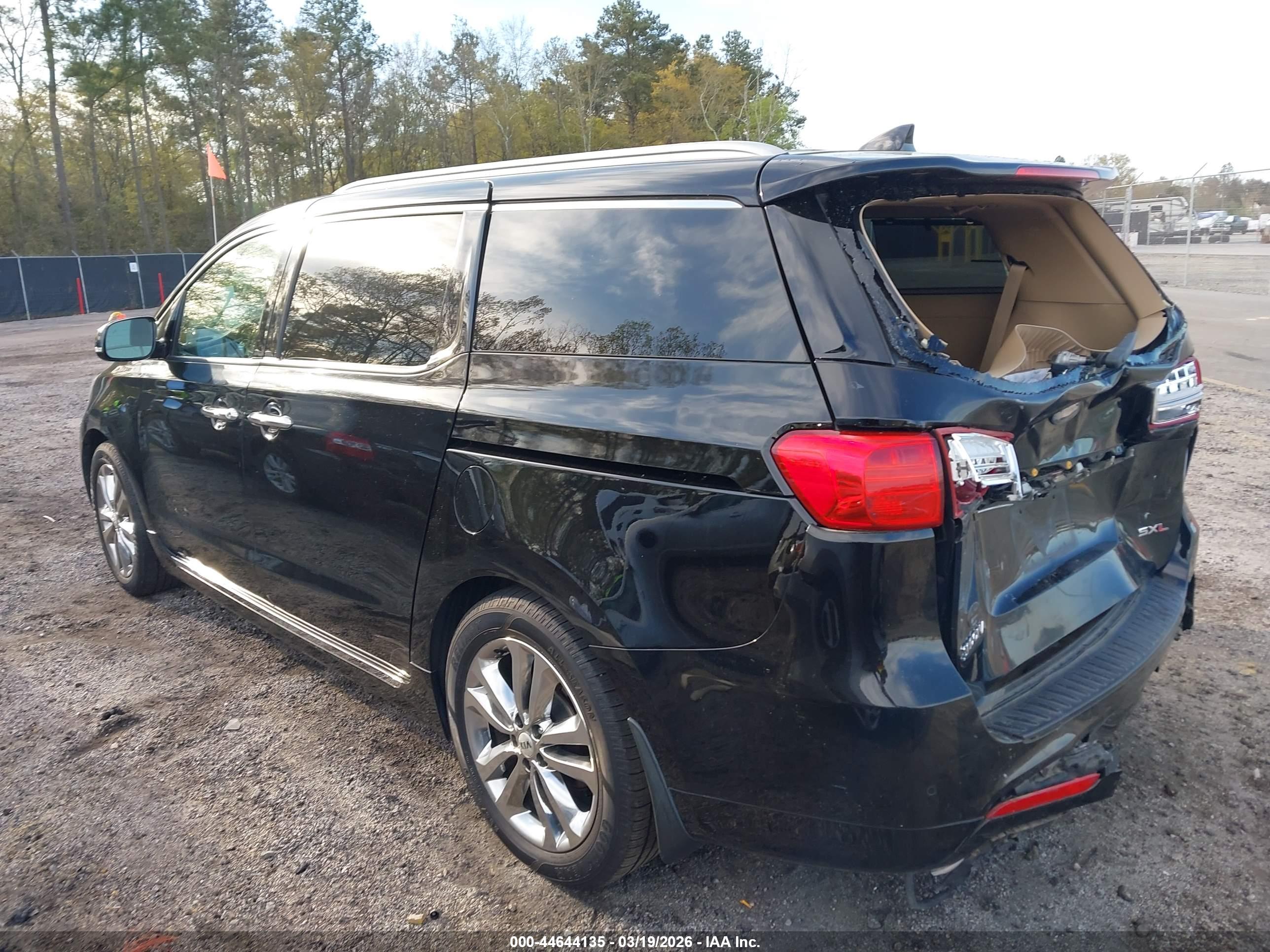 KIA SEDONA image 3
