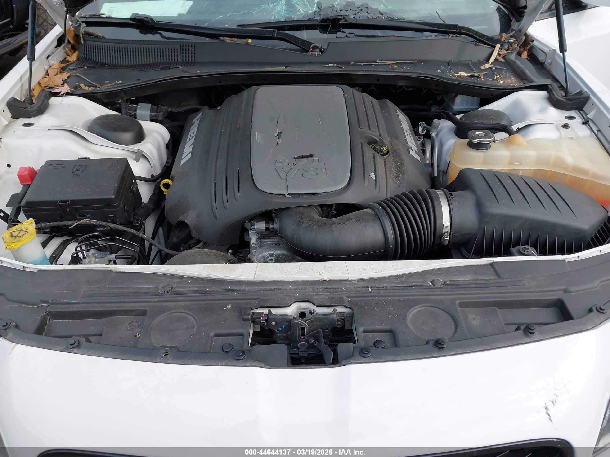 CHRYSLER 300 image 10