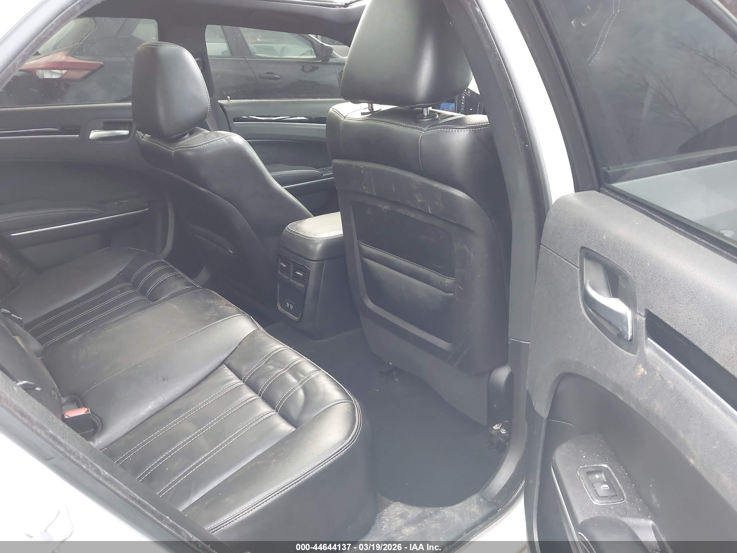 CHRYSLER 300 image 8