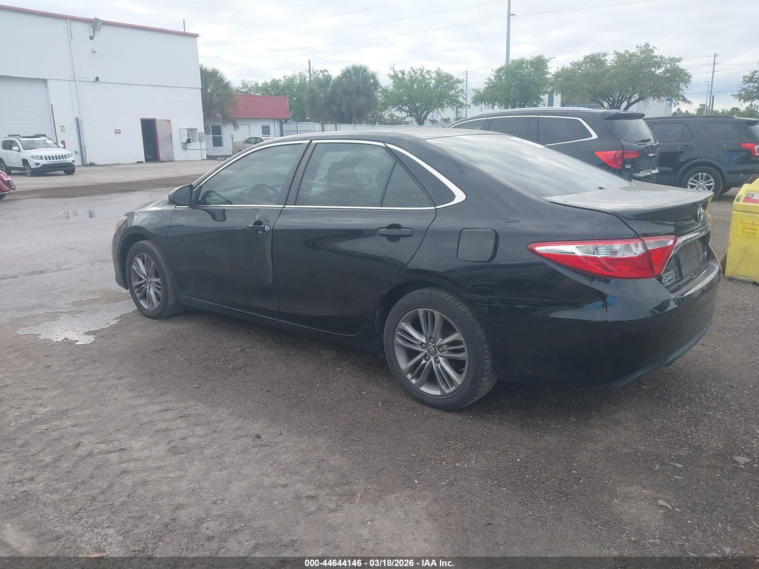 TOYOTA CAMRY image 3