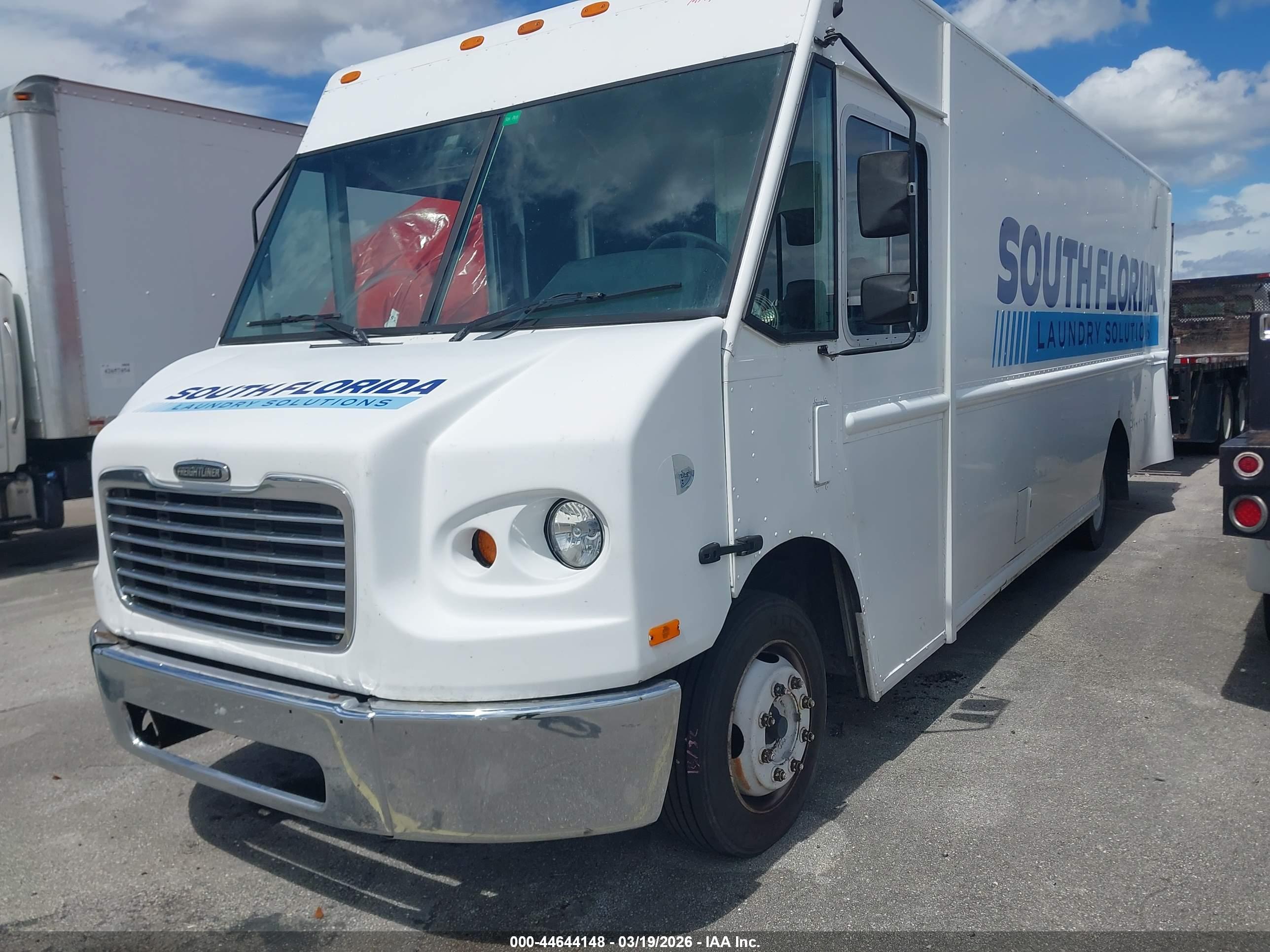 FREIGHTLINER CHASSIS image 2
