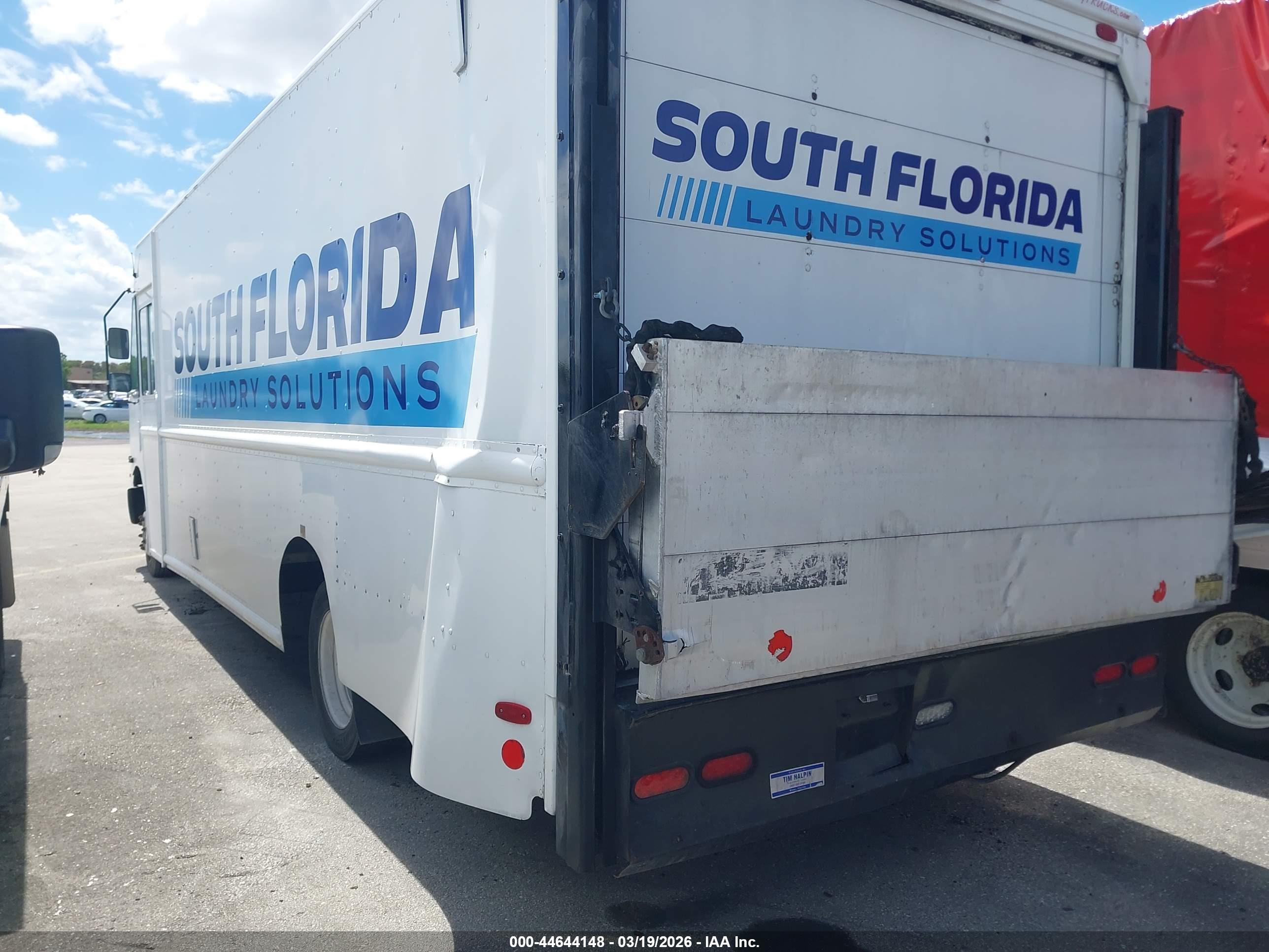 FREIGHTLINER CHASSIS image 3