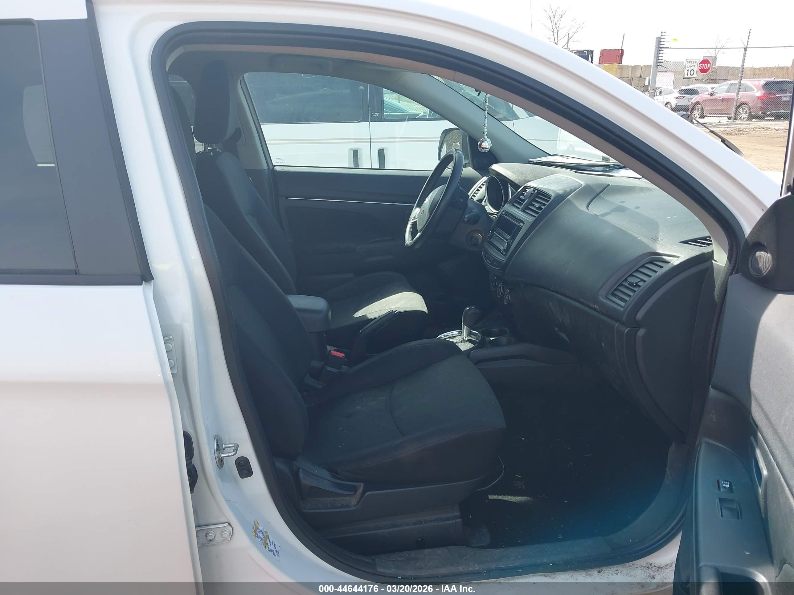 MITSUBISHI OUTLANDER image 5
