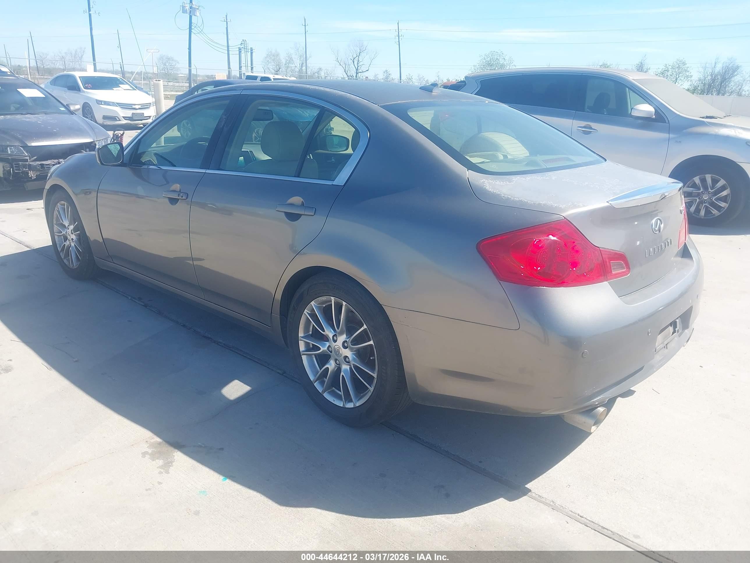 INFINITI G37 image 3