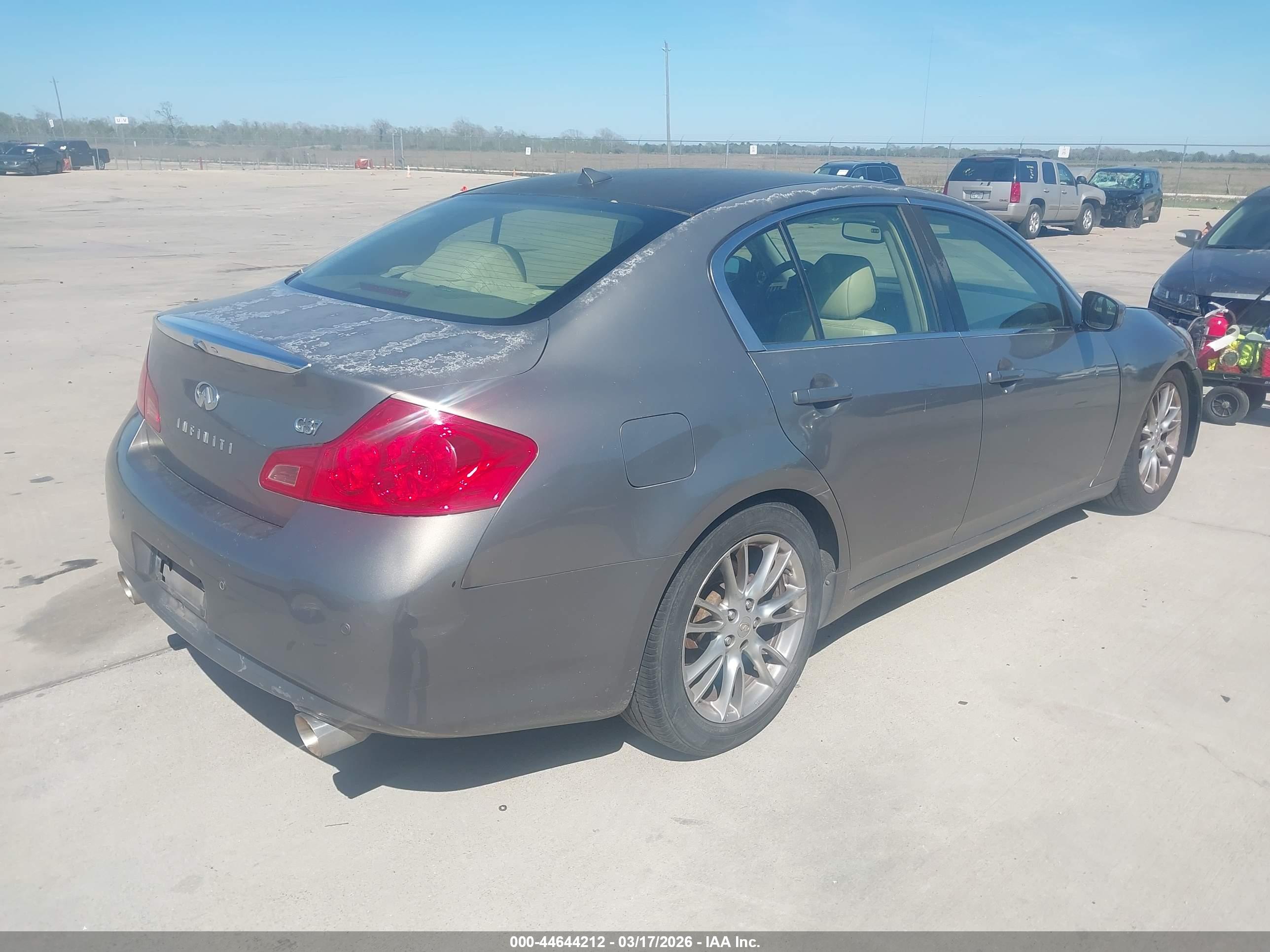 INFINITI G37 image 4