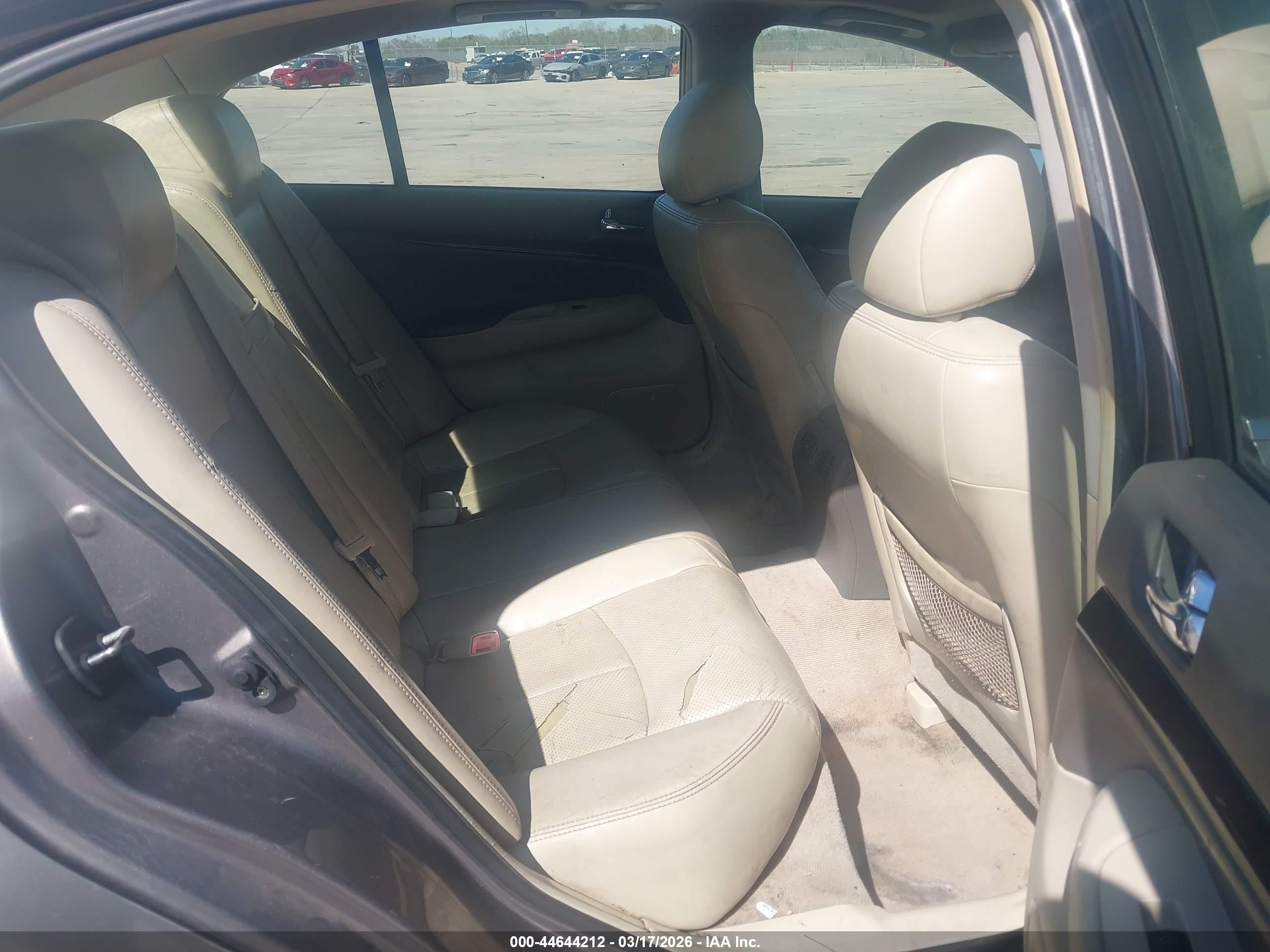 INFINITI G37 image 8