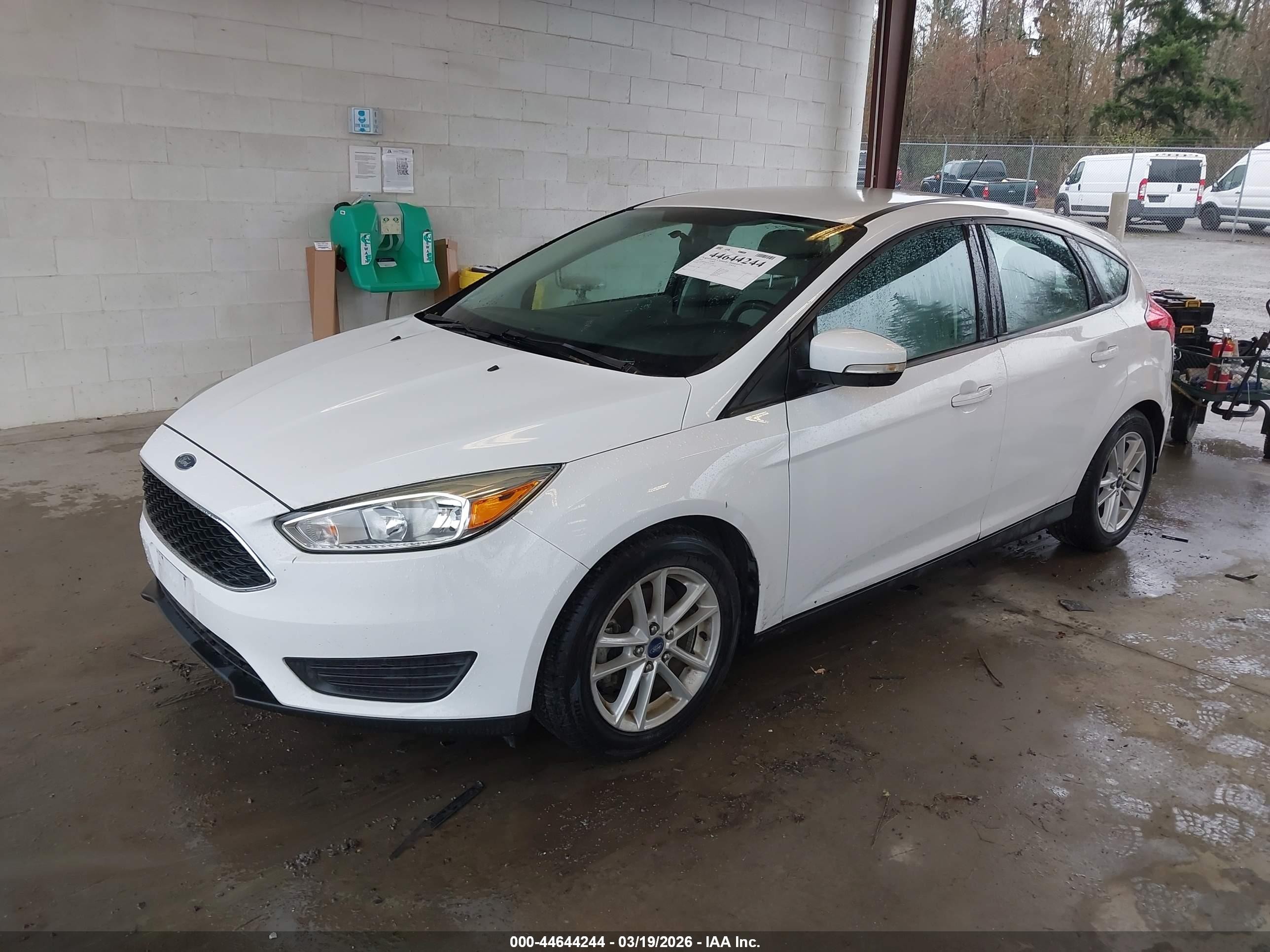 FORD FOCUS image 2