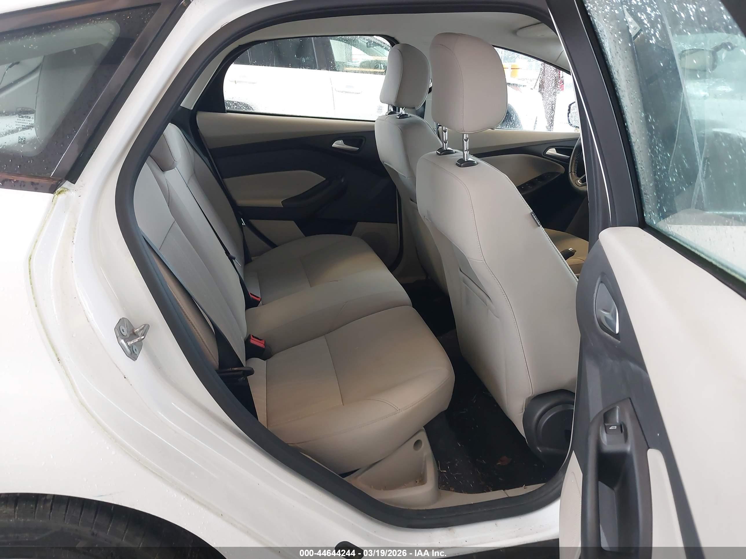 FORD FOCUS image 8