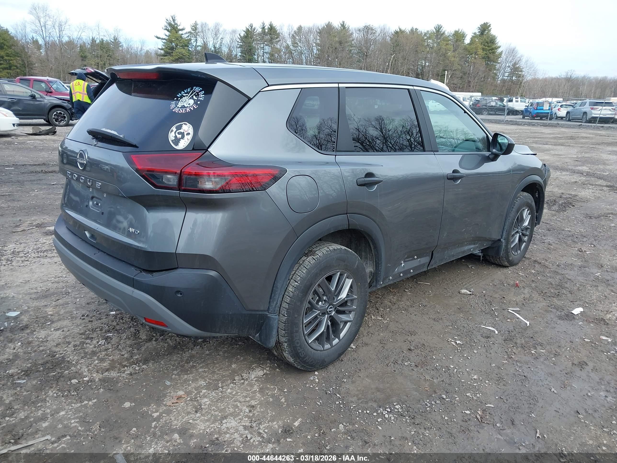 NISSAN ROGUE image 4