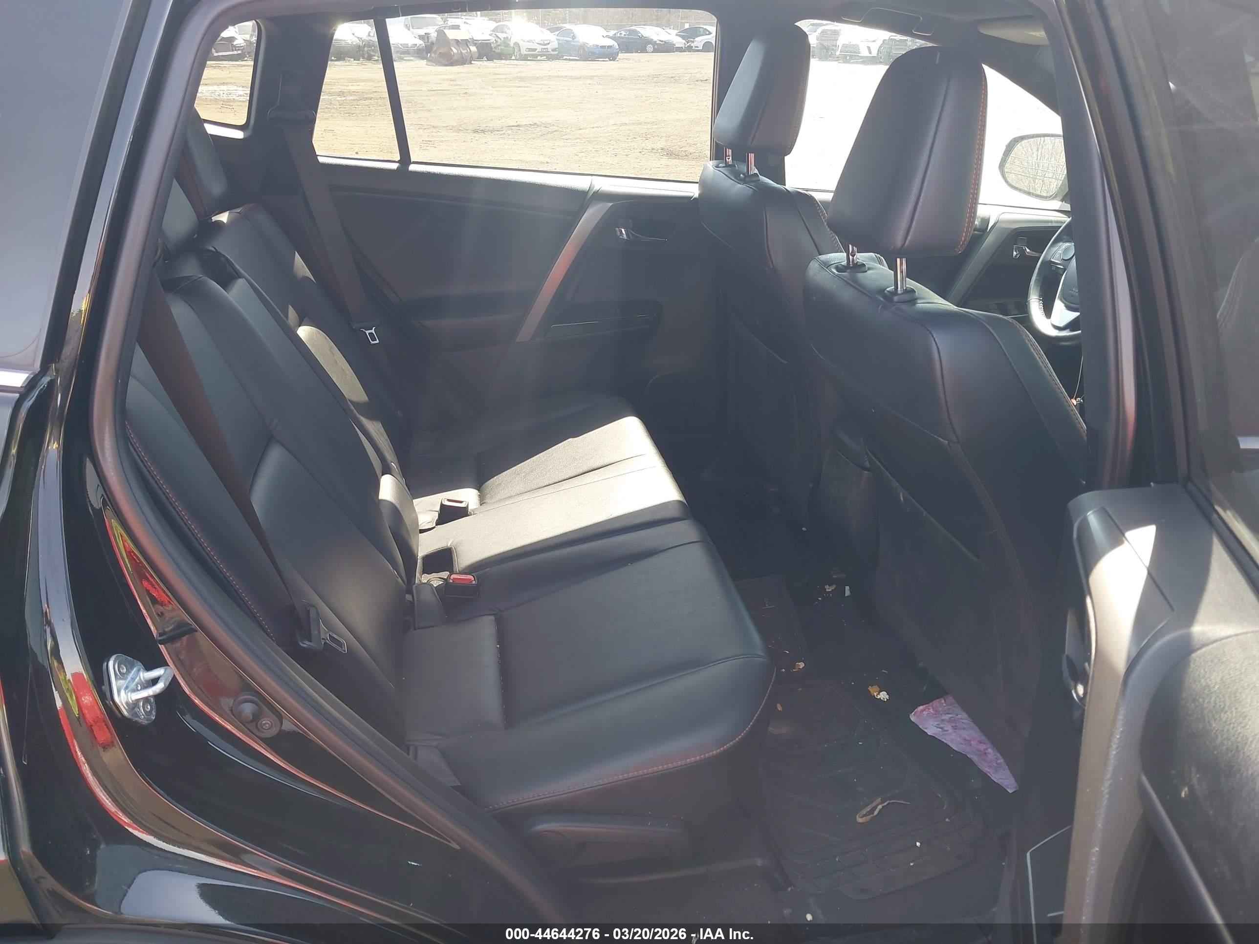 TOYOTA RAV4 image 8