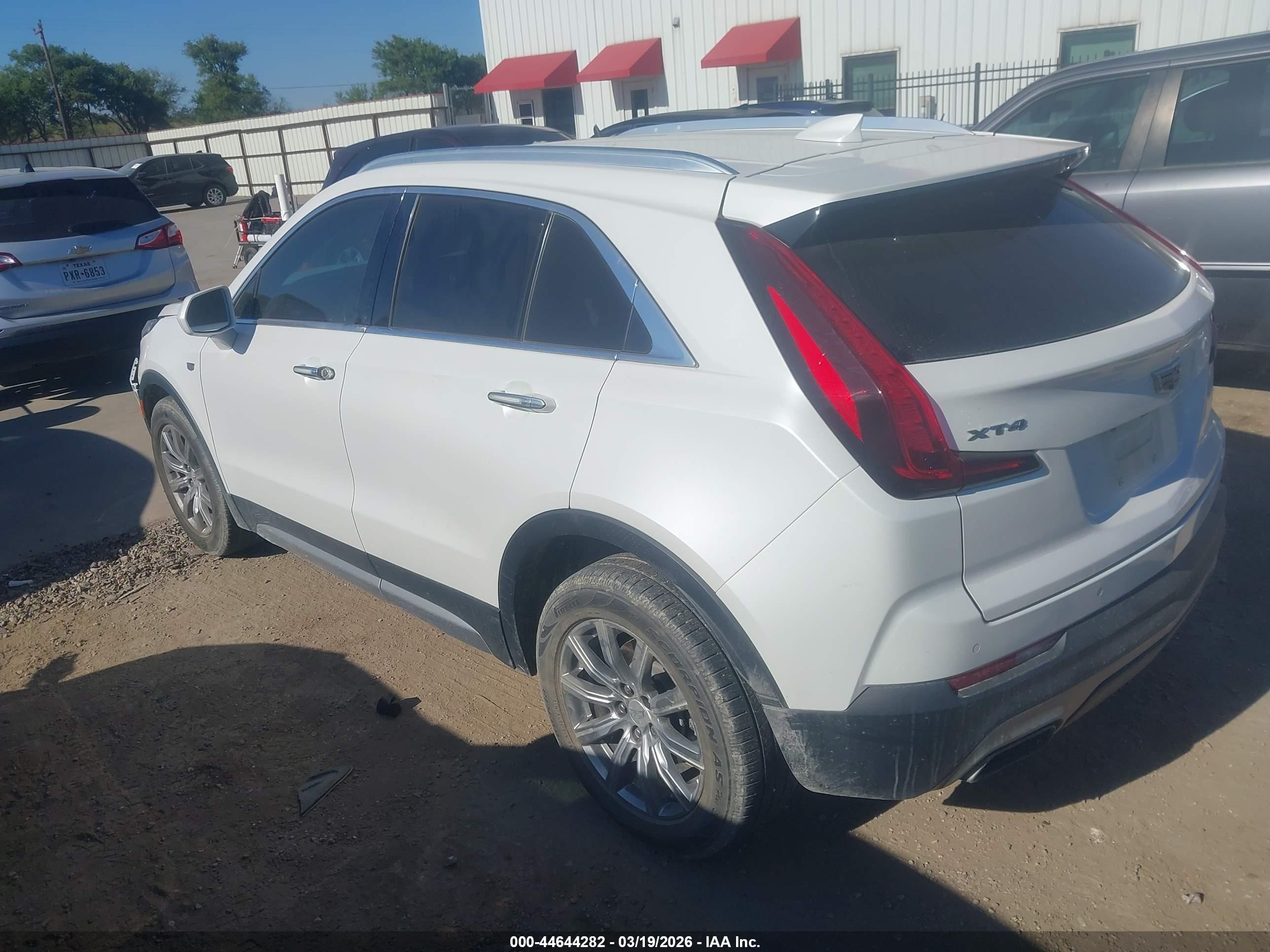 CADILLAC XT4 image 3