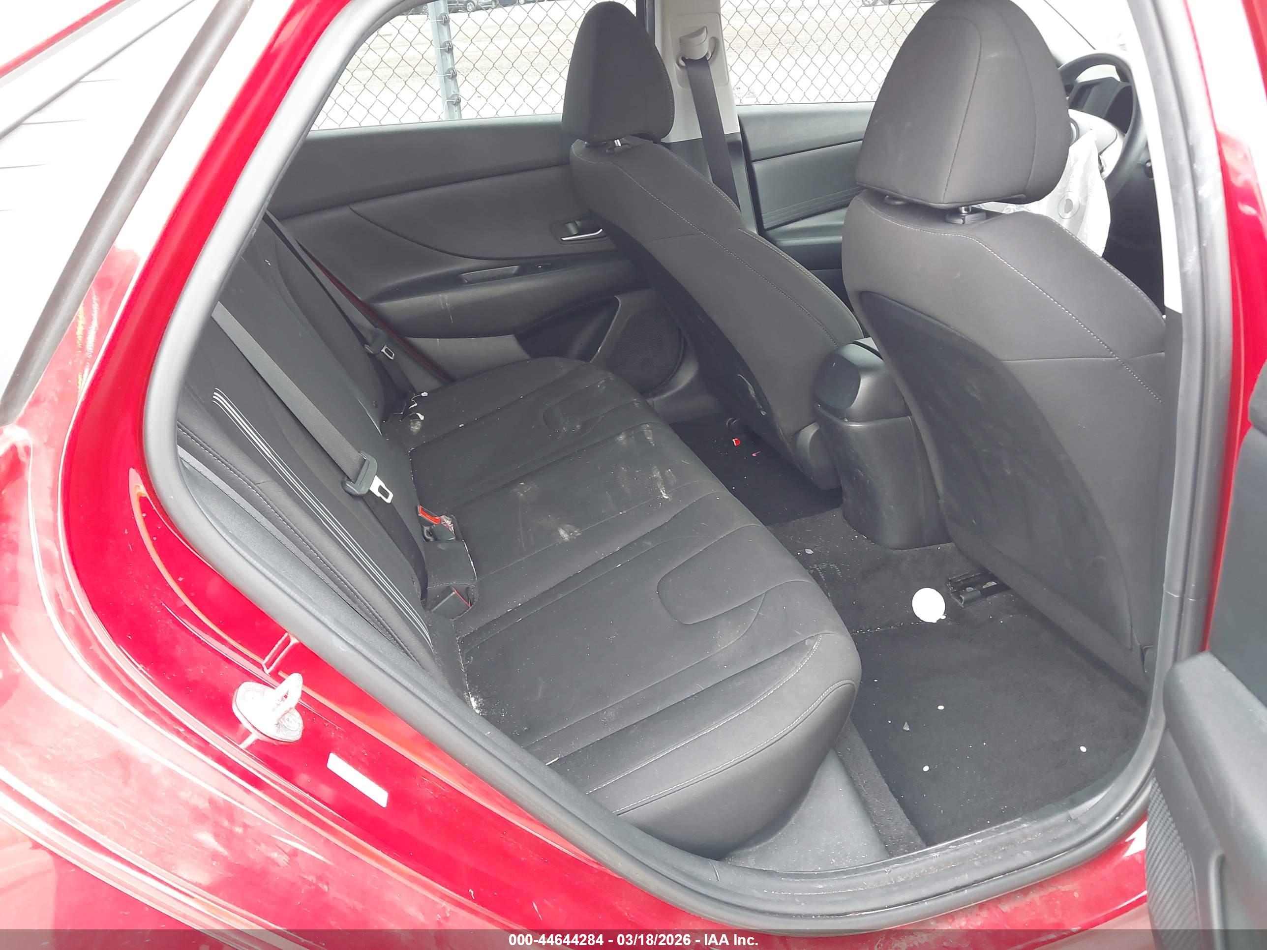 HYUNDAI ELANTRA image 8