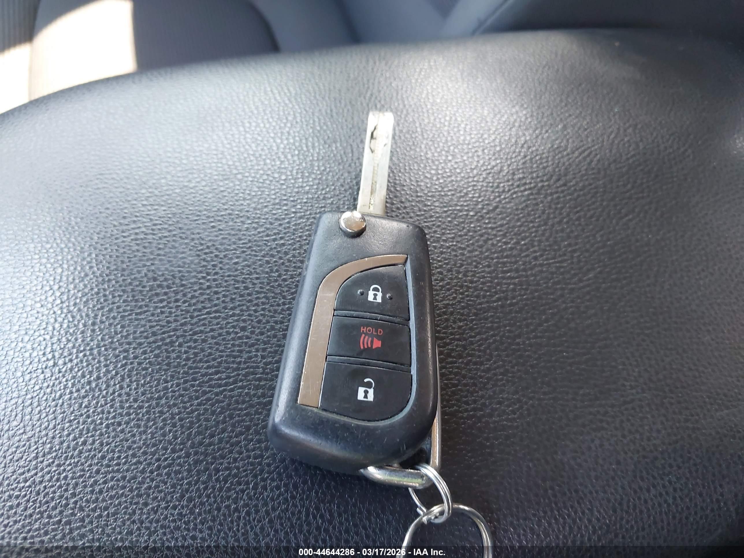 TOYOTA RAV4 image 11