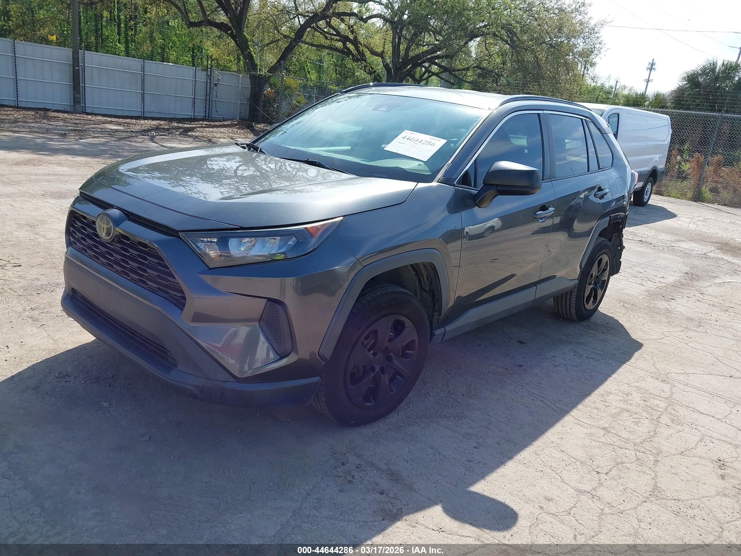 TOYOTA RAV4 image 2