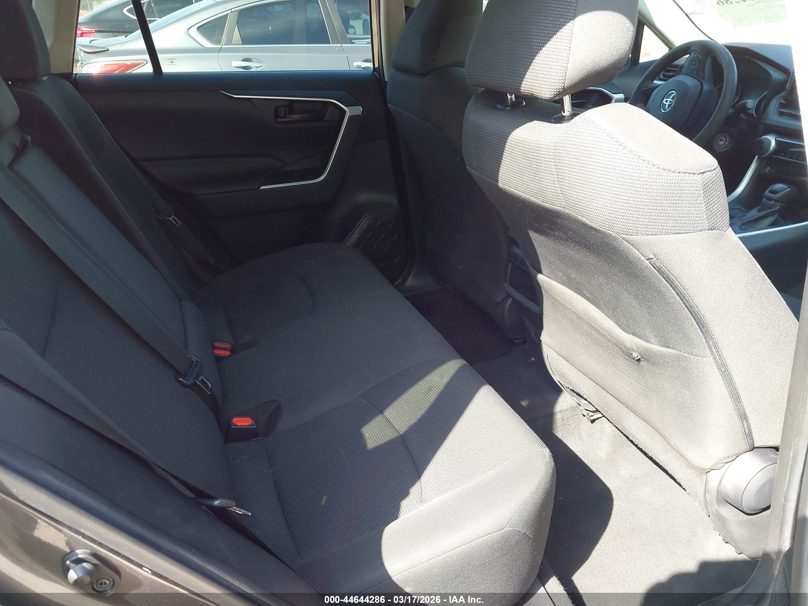 TOYOTA RAV4 image 8