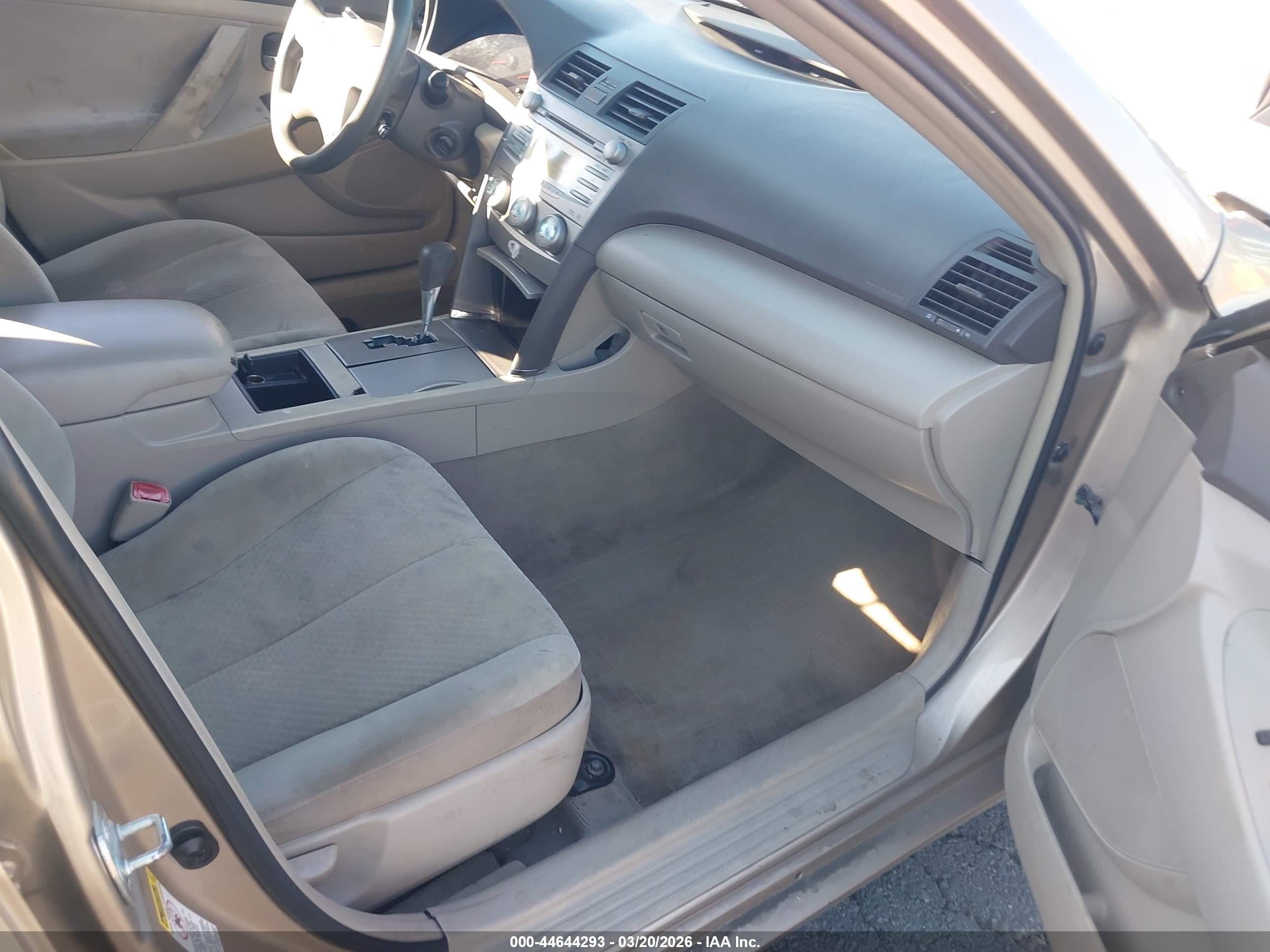 TOYOTA CAMRY image 5