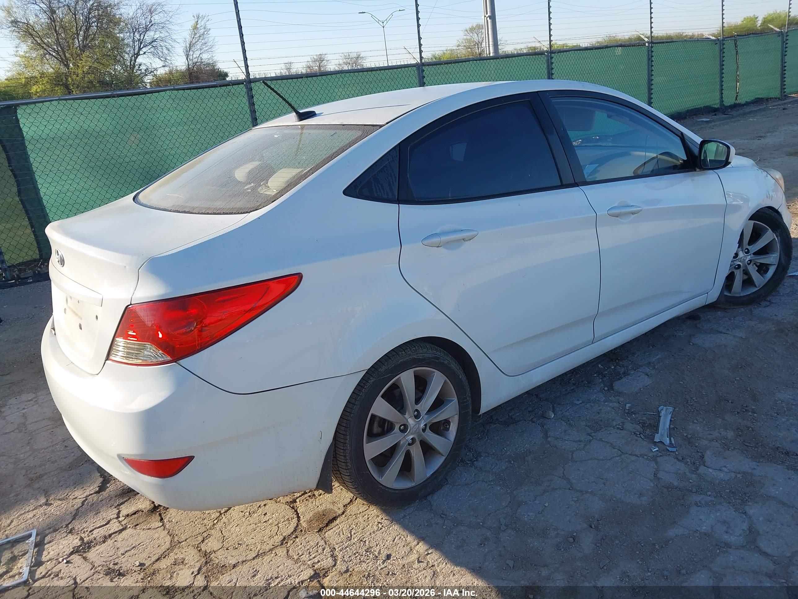 HYUNDAI ACCENT image 4