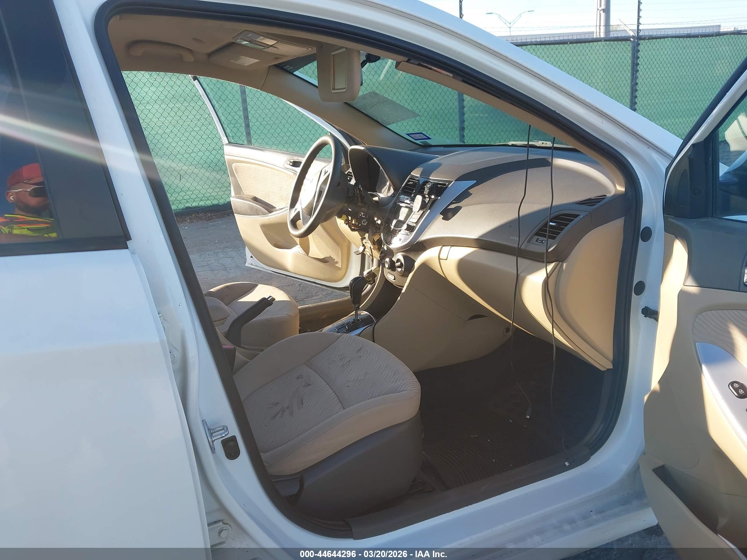 HYUNDAI ACCENT image 5
