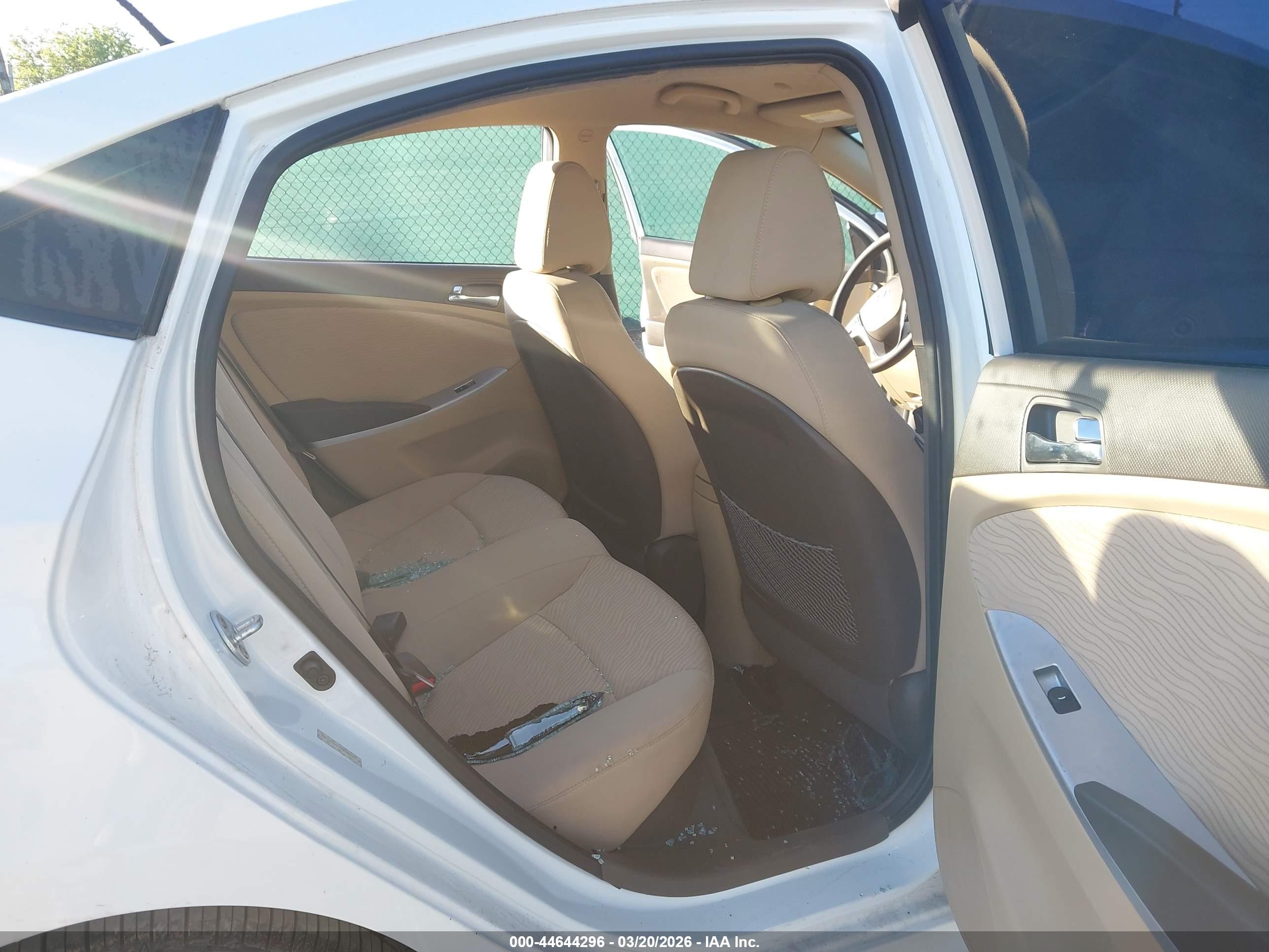 HYUNDAI ACCENT image 8