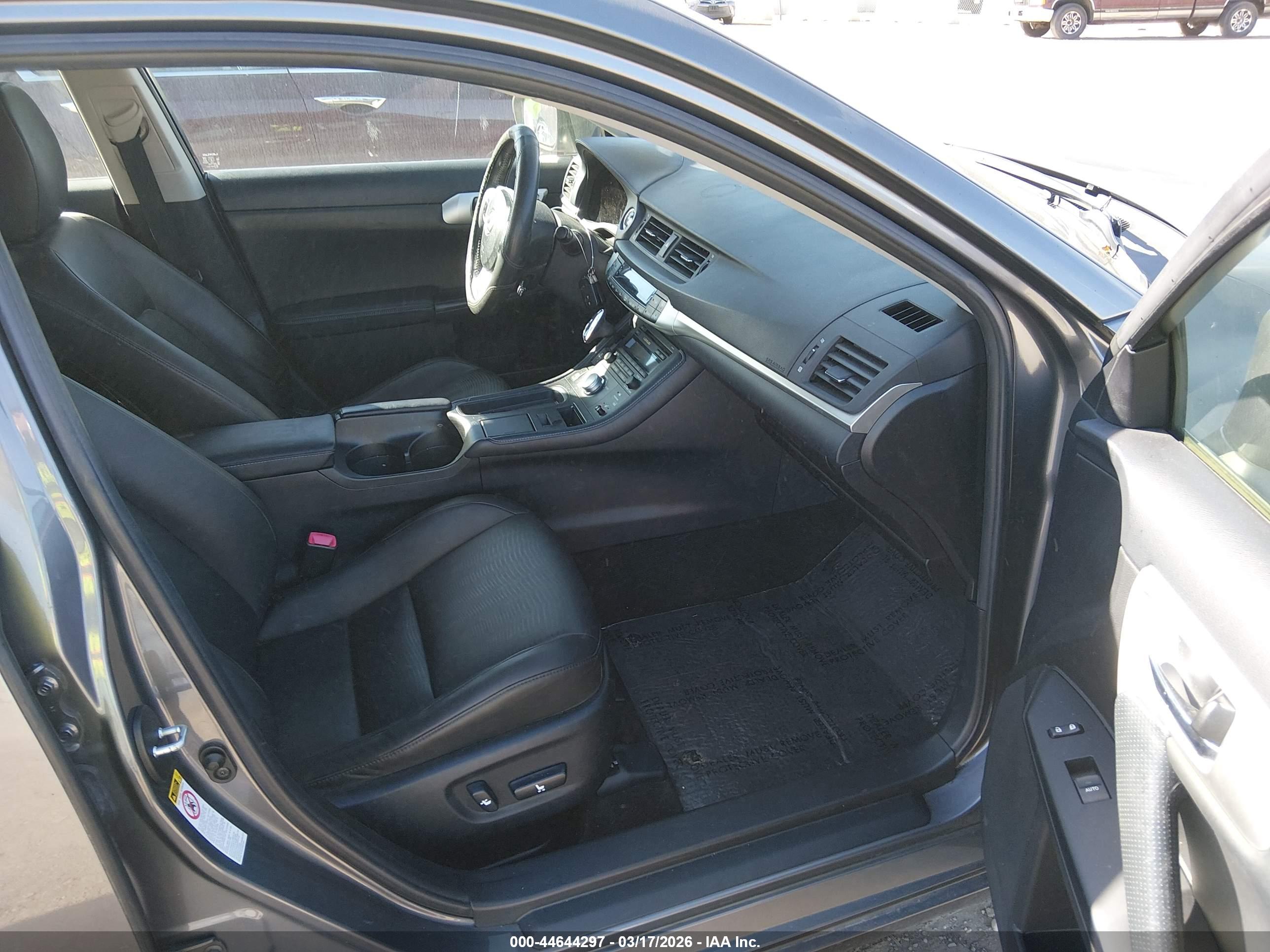 LEXUS CT image 5